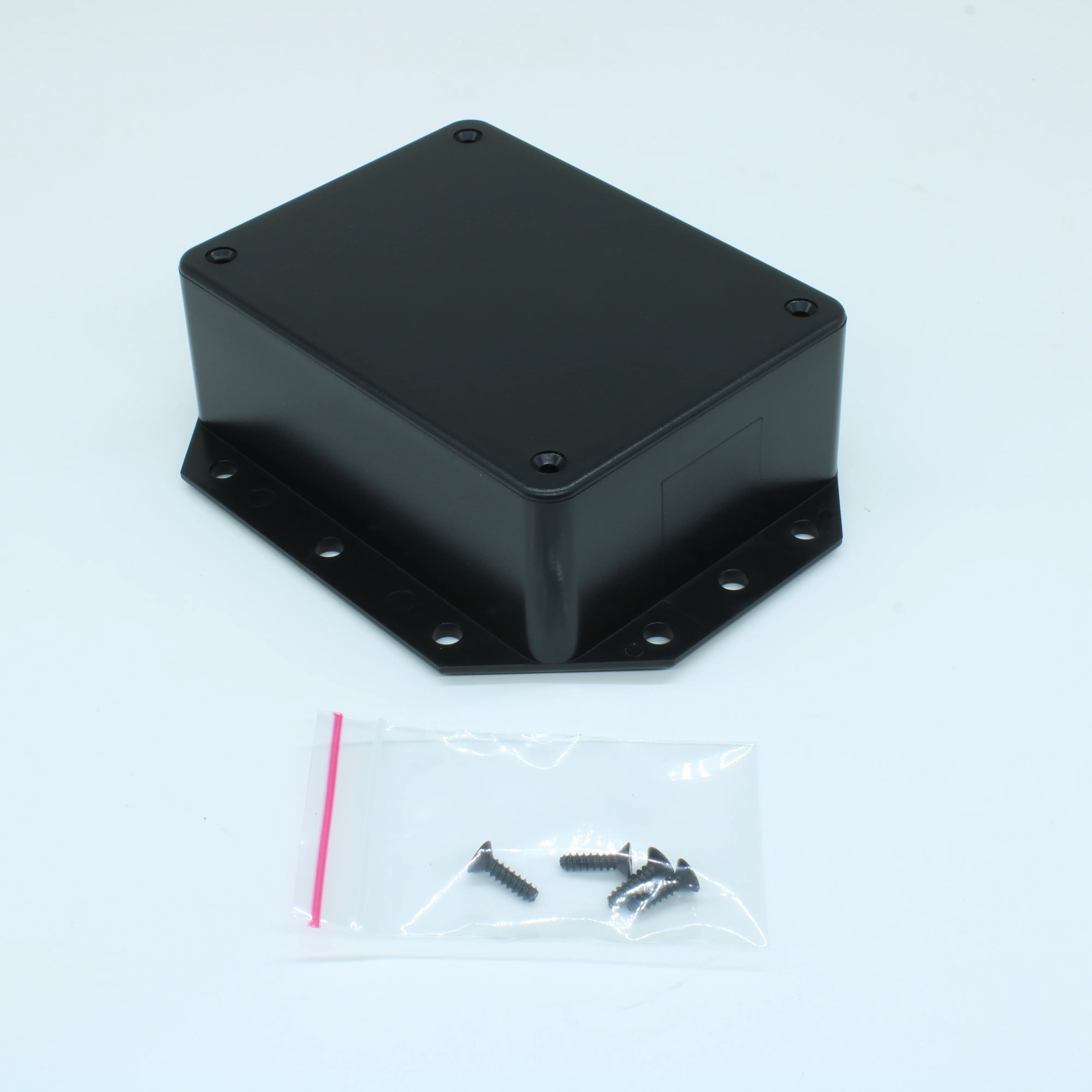 G1905 - Корпус из ударопрочного ABS пластика UL94-HB, черный с фланцами