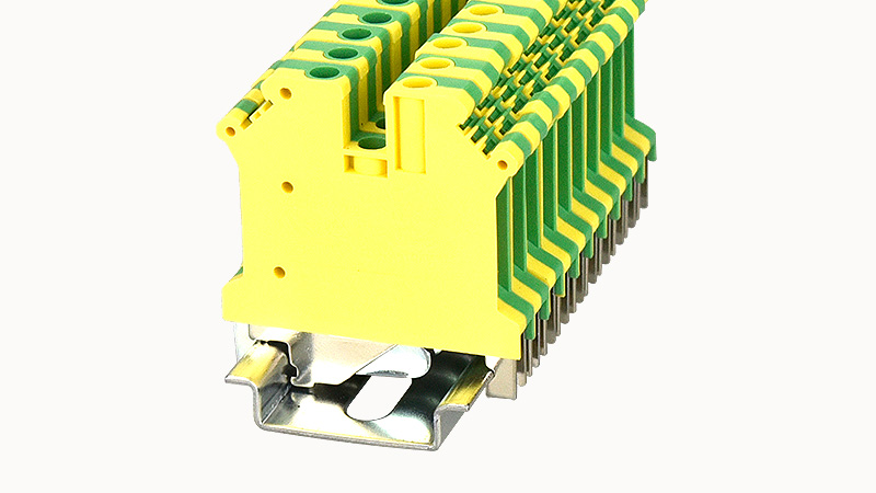 Заземляющая клемма PC4-PE-01P-1Y - Заземляющая клемма, тип фиксации провода: винтовой, номинальное сечение: 4 мм кв., ширина: 6,2 мм, цвет: желто-зеленый, зажимная клетка - латунь, тип монтажа: DIN35