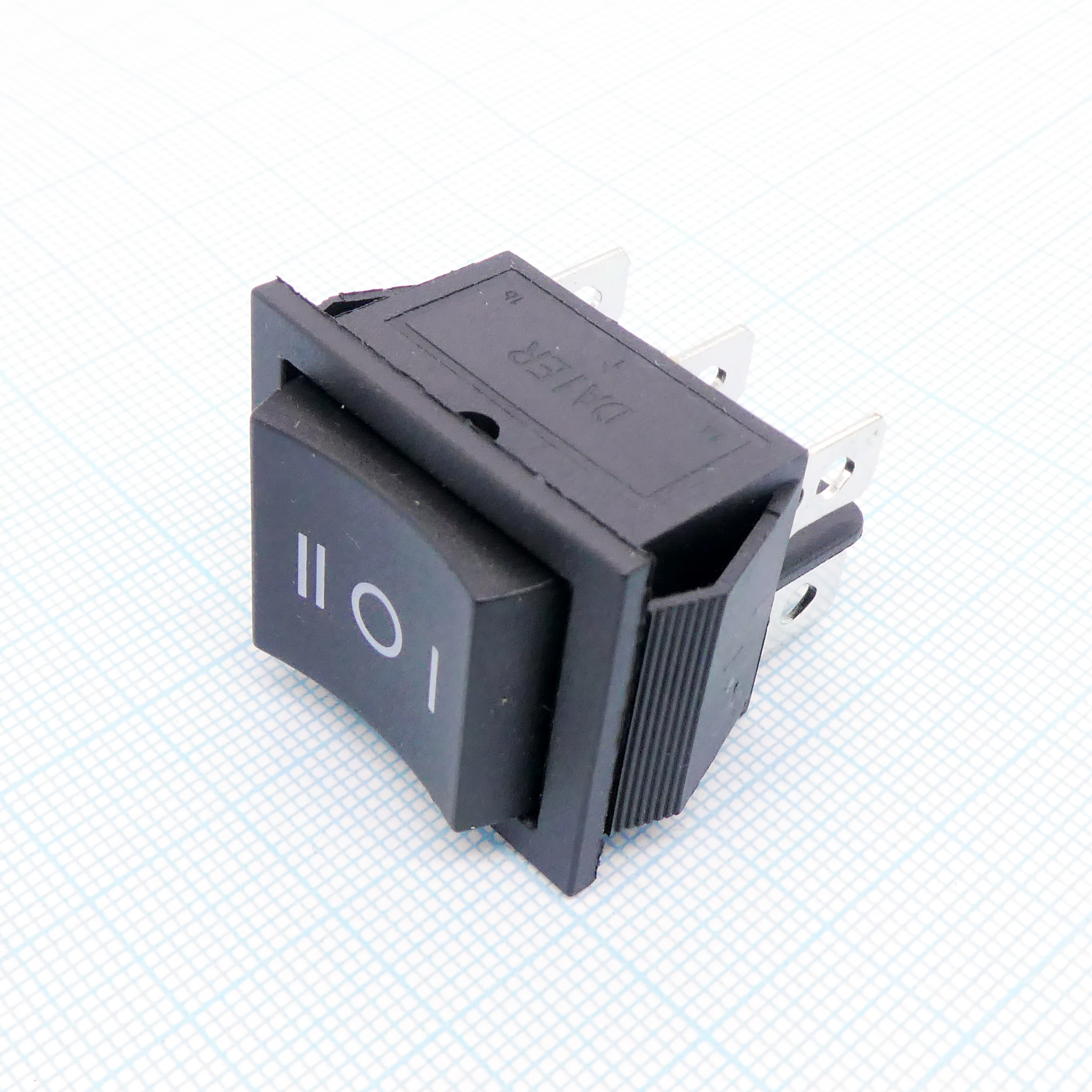 DS KCD2-203 ON-OFF-ON - клавишный переключатель, 3 фиксированных положения клавиши
