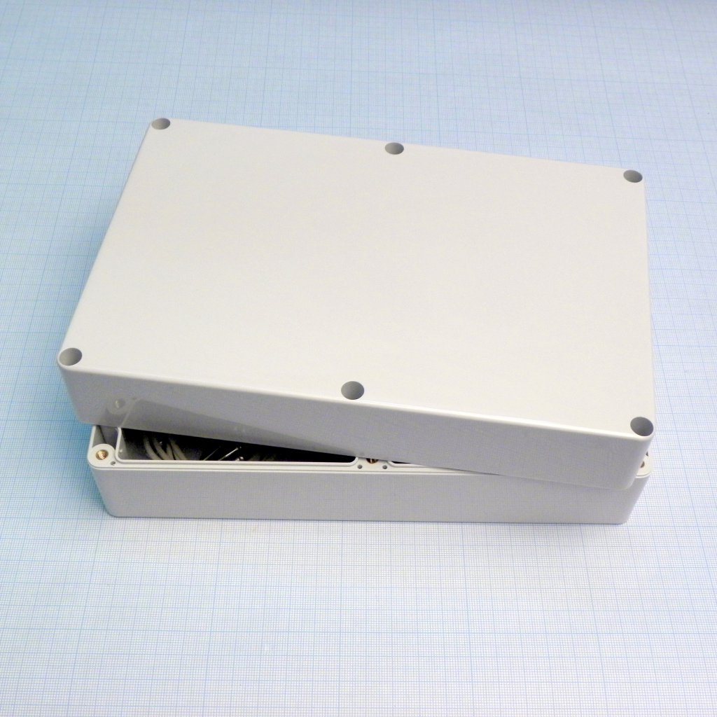 G232 - Герметичный корпус из поликарбоната, IP65, светло-серый