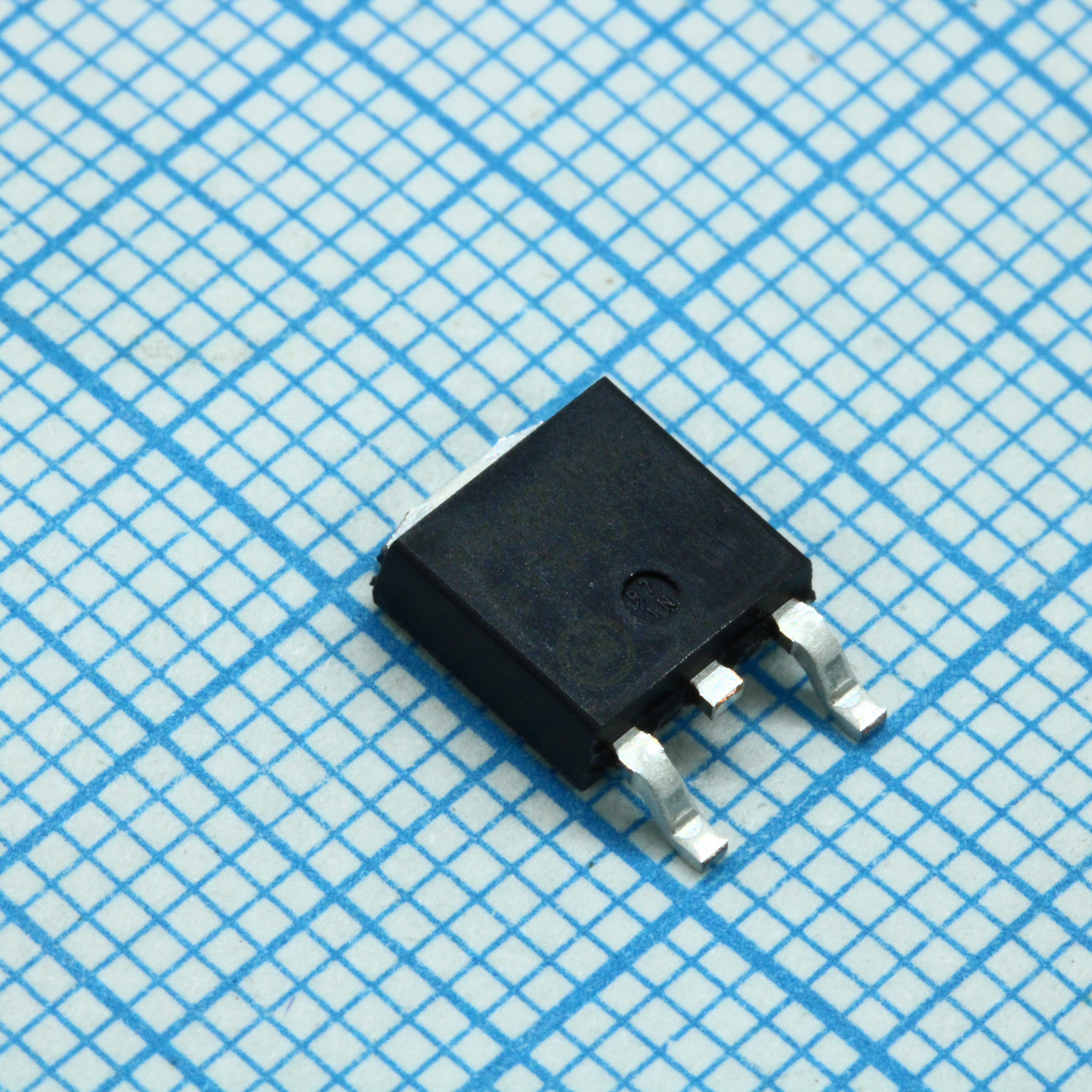 NCP1117IDT33T4G - Линейный стабилизатор с низким падением напряжения 3.3В 1А