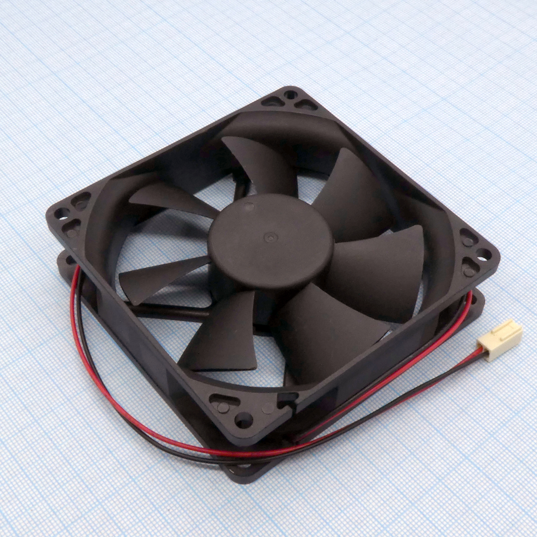 EC9225HH12B - Вентилятор 12В, 92х92х25мм, подшипник качения, 3000 об/мин