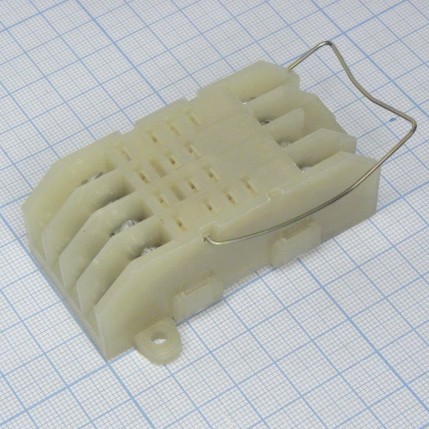 Розетка РП21-004-3 - Розетка предназначена для крепления к панели при помощи винтов. тип 3(под винт)