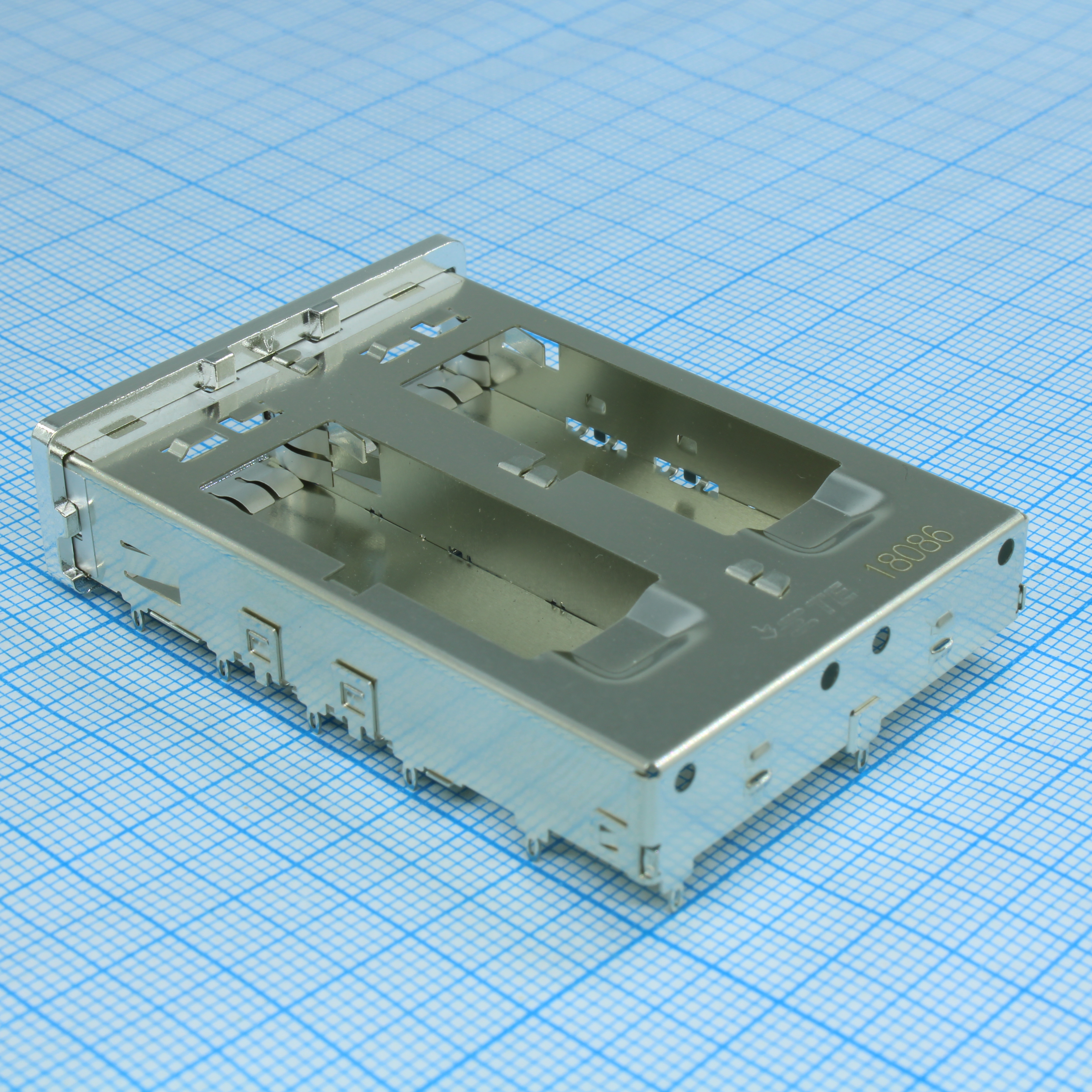 2227104-1 - Аксессуар для разъема кожух серия zQSFP+ угловой коробка/лоток