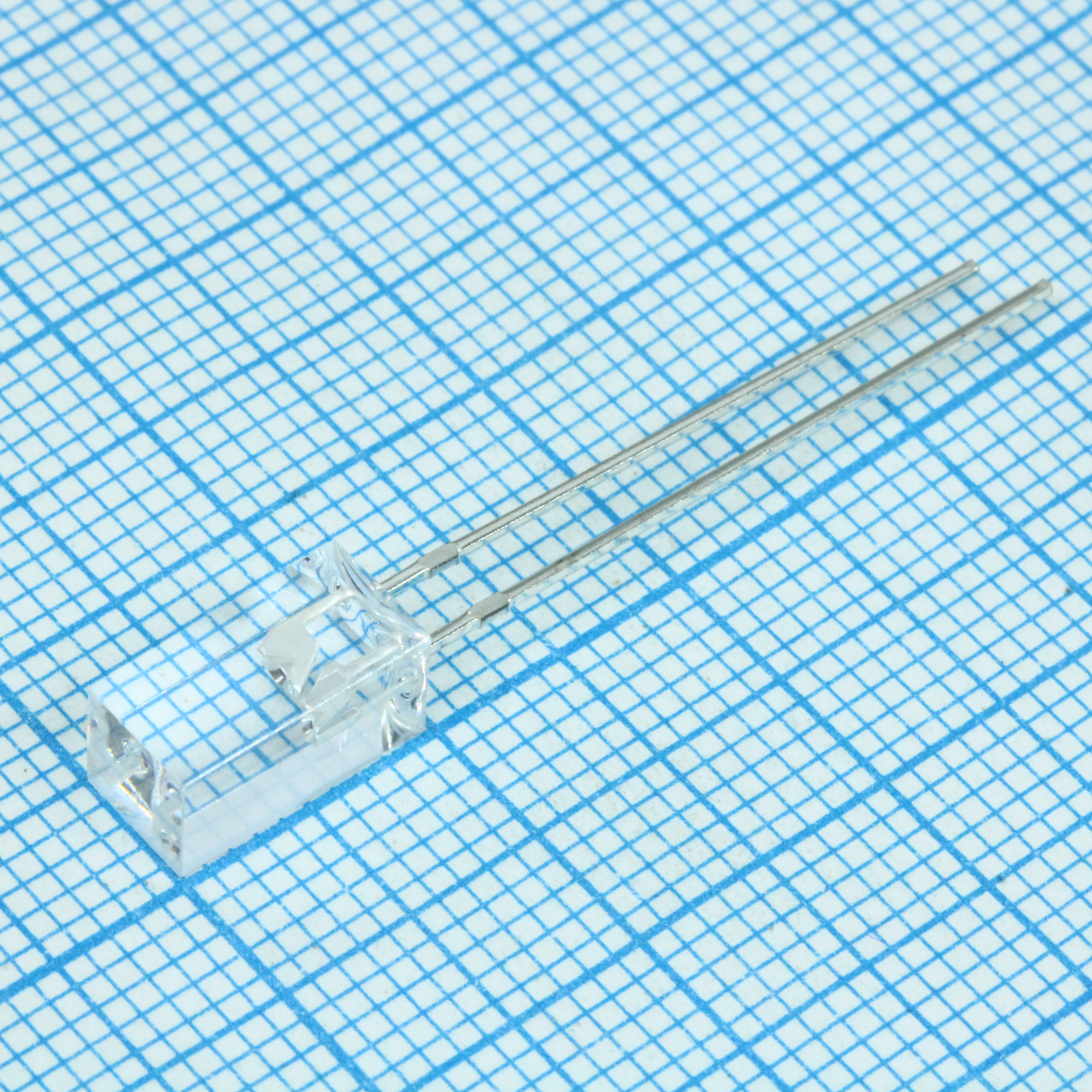 FYL-55A3MUGC1A FYL-55A3UGC1A - Светодиод 5х5мм/зеленый/570нм/120мкд/прозрачный/110°