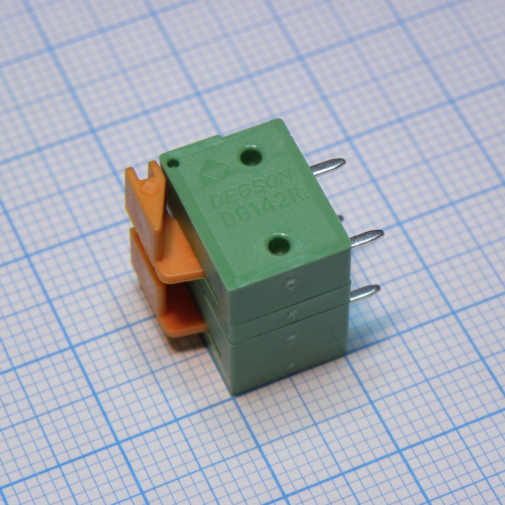 DG142R-7.62-02P-14-00A(H) - Нажимной безвинтовой клеммный блок 2 контакта. Зажим типа торцевой контакт. Серия DG142R-7.62