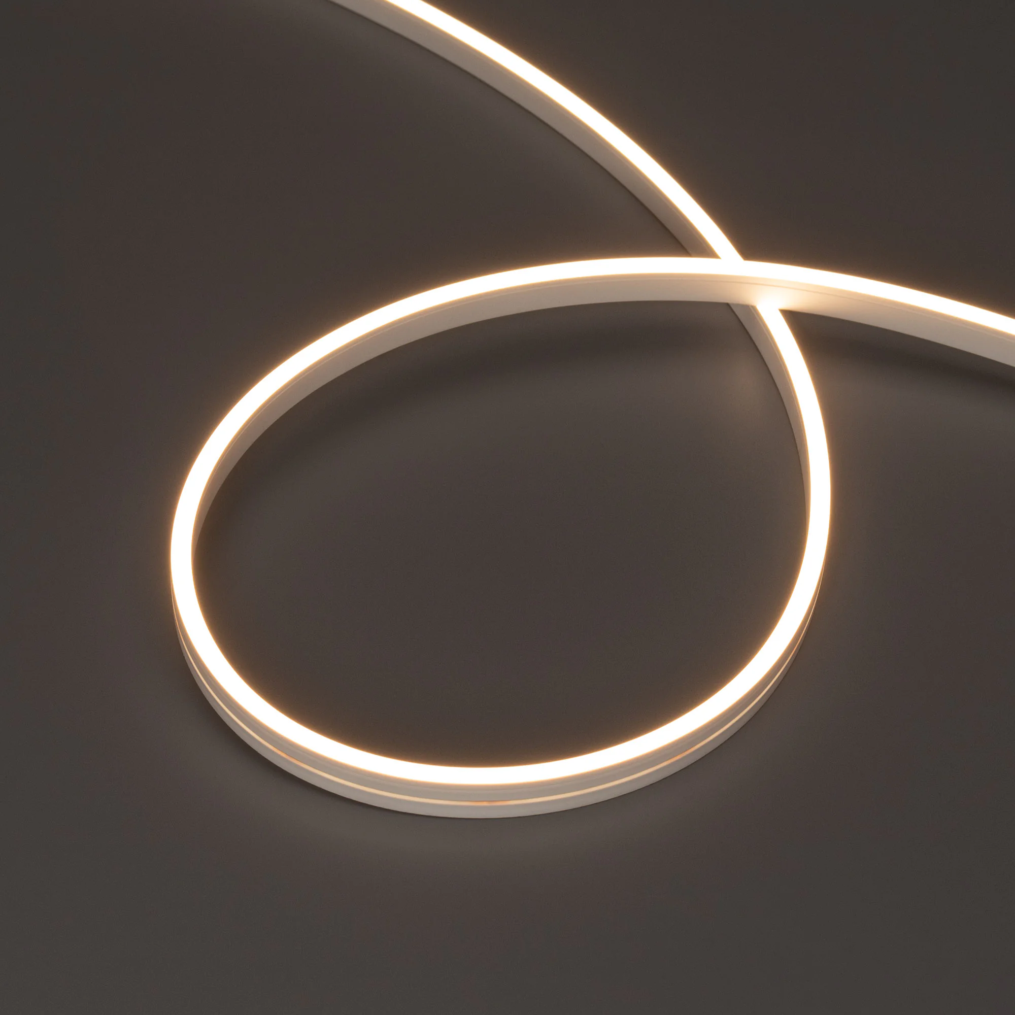 Лента герметичная MOONLIGHT-SIDE-A168-4x10mm 24V Warm3000 (7.2 W/m, IP65, 5m, wire x2) 037553 - Гибкая герметичная лента (неон серии MOONLIGHT), сечение 4х10 мм. Светодиоды SMD 2835 168 шт/м. Цвет свечения ТЁПЛЫЙ БЕЛЫЙ (3000 К), индекс цветопередачи CRI>9