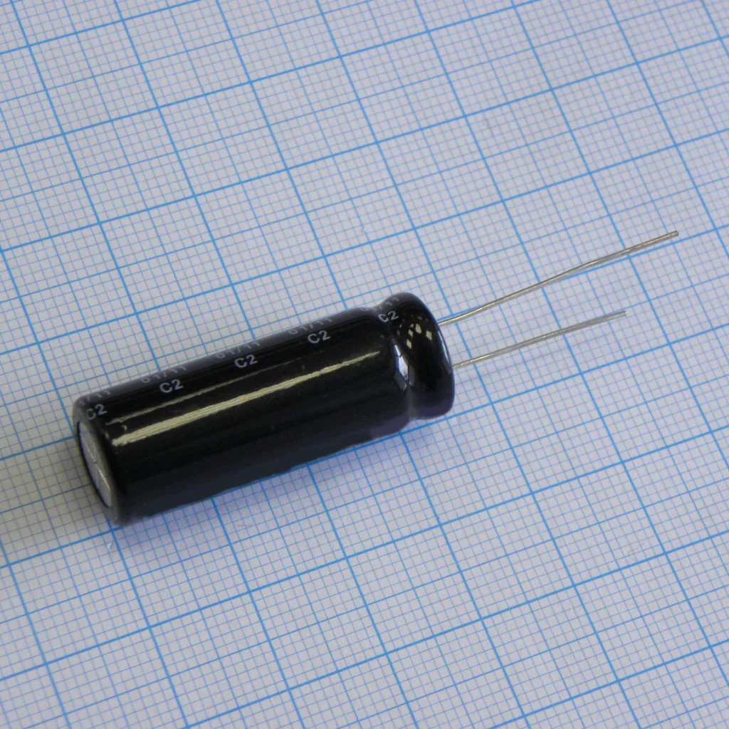 SY010M4700B5S-1335 - Конденсатор радиальный низкий импеданс 4700мкФ 10В ±20% 13*35 105°С