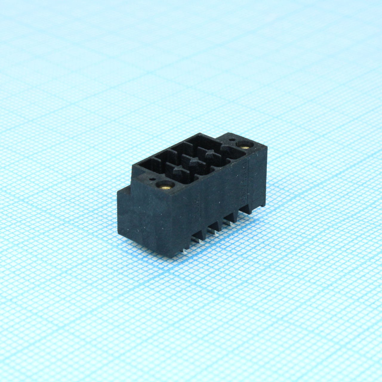 DMCV 1.5/ 4-G1F-3.5-LR P20THR - Корпусная часть для печатных плат, номинальный ток: 8 A, расчетное напряжение (III/2): 160 В, номинальное сечение: 1,5 мм?, полюсов: 4, размер шага: 3,5 мм, цвет: черный