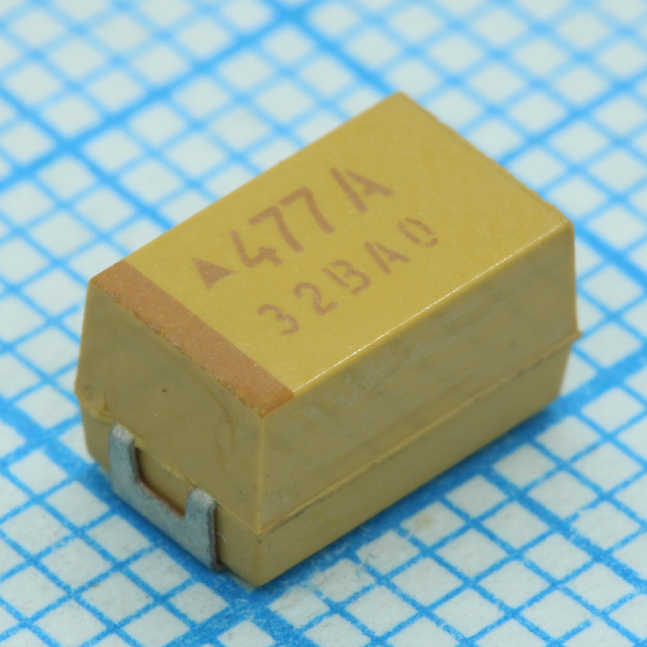 TPSE477K010R0050 - ЧИП-конденсатор танталовый твердотельный 470мкФ 10В типоразмер E ±10% (7.3х4.3х4.1мм) выводы внутрь SMD 7343-43 0.05Ом 125°С лента на катушке