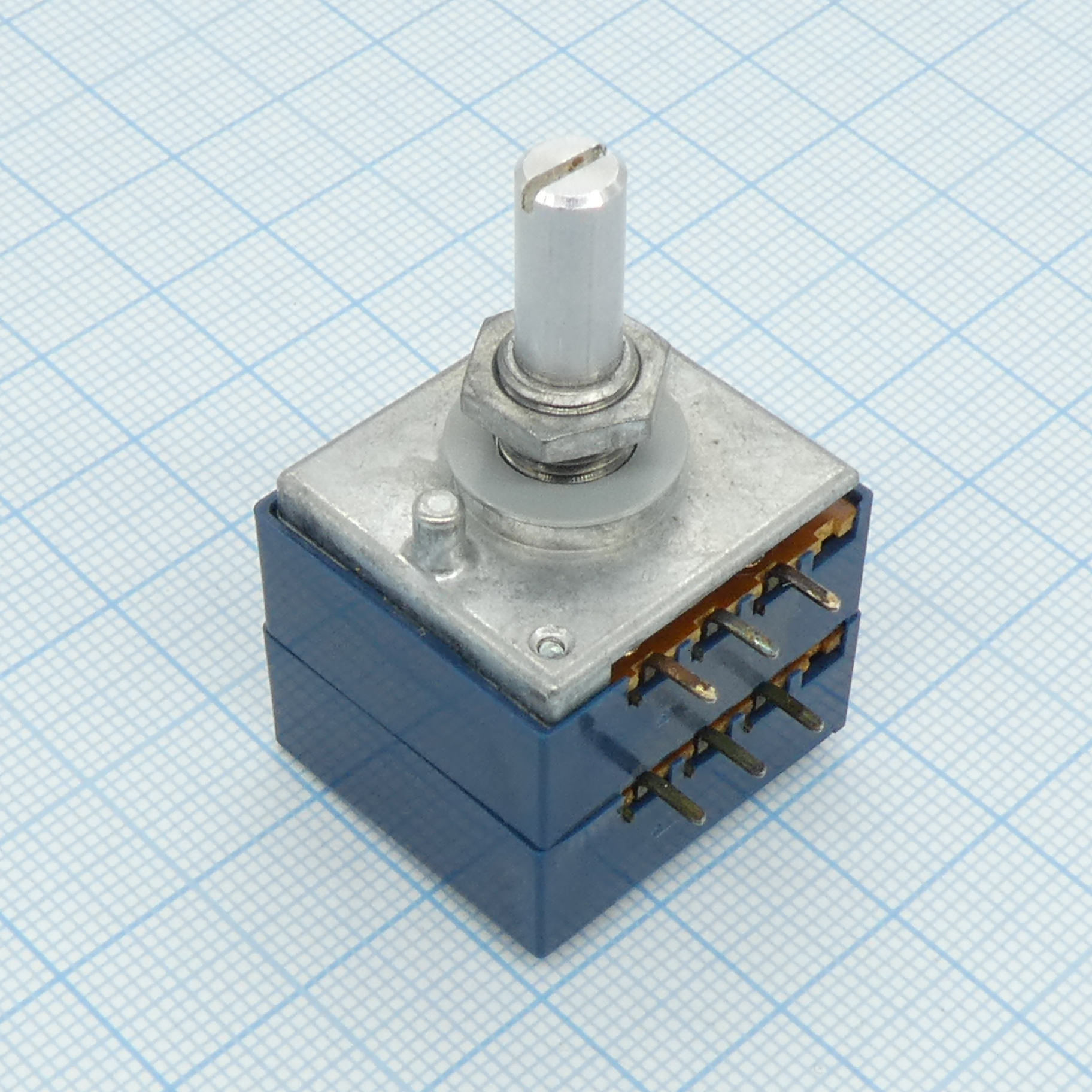 RK27112A00A5 - сдвоенный, вал со шлицом 20мм, 10к, хар-ка логарифмическая