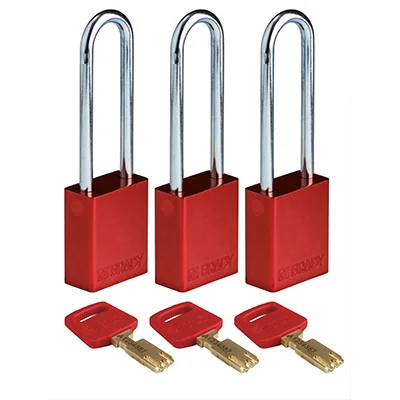 gws150218 - Замки SafeKey алюминиевые со стальной дужкой, высота дужки – 76 мм, диаметр дужки – 6.4 мм, алюминиевый корпус, размеры корпуса – 46х38х19 мм, система "Одинаковые ключи", цвет – красный 3 шт/упак