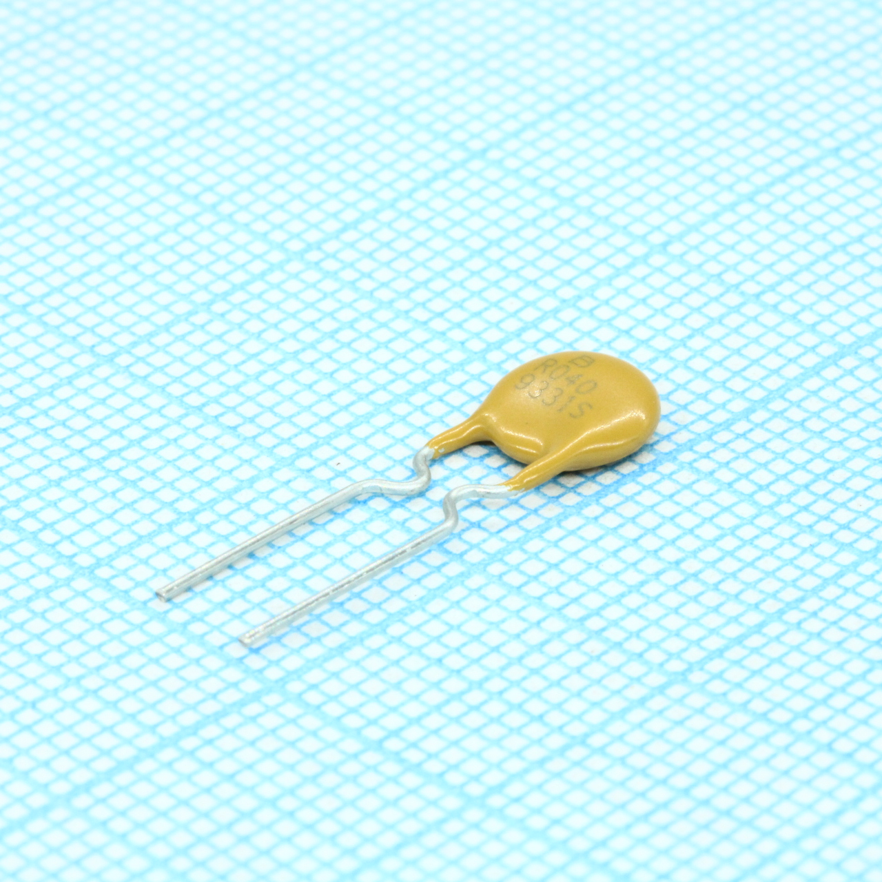 MF-R040 - Самовосстанавливающийся предохранитель PTC 0.4A(hold) 0.8A(trip) 60V 40A 0.55W 3.8s 0.52Ohm Radial 7.4 X 3.1mm Bulk Automot