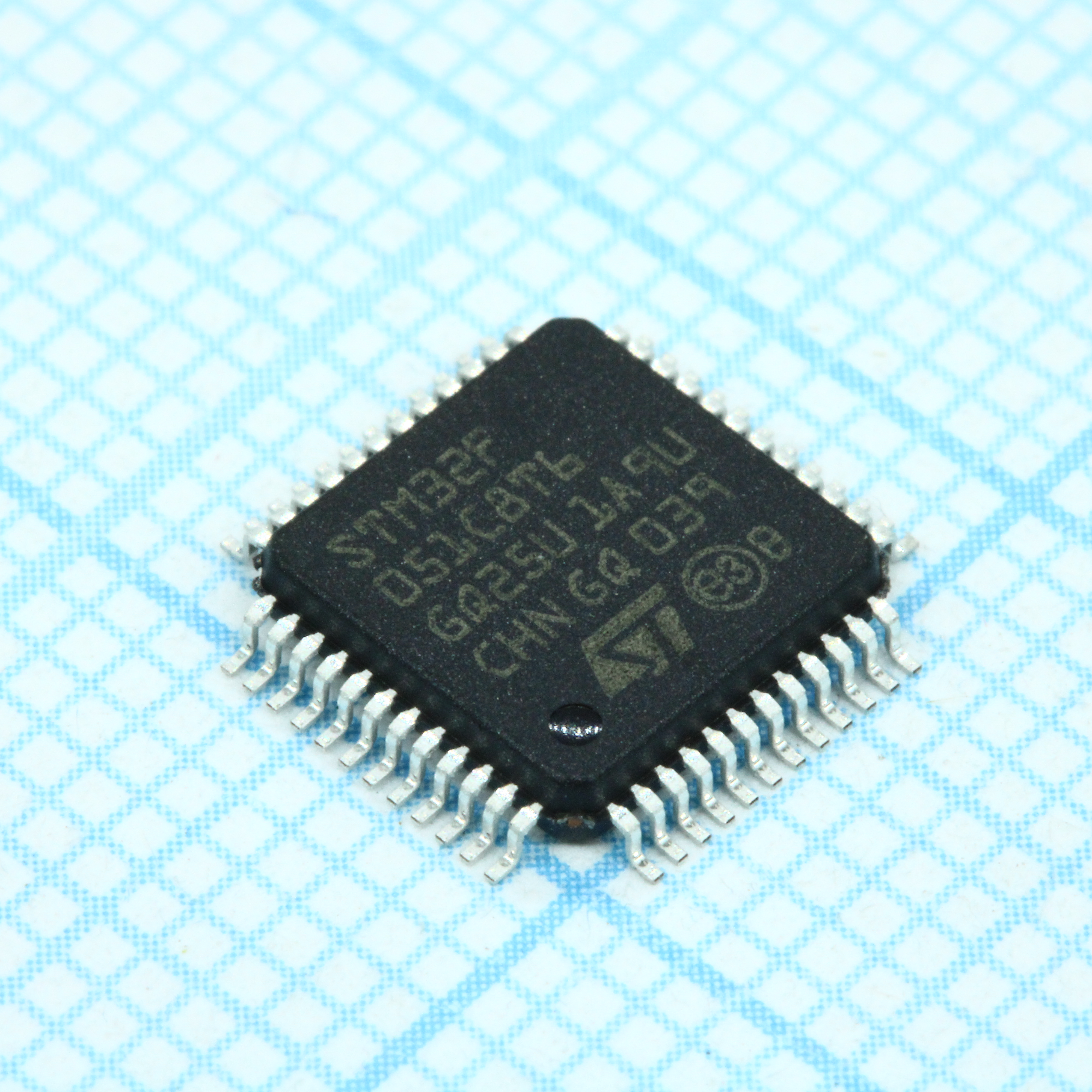 STM32F051C8T6 - 32бит ARM Cortex M0, 48МГц, 64кб Flash, 8кб ОЗУ, SPI/I2S, SPI, 2*I2C, , 2xUSART, CEC, 9 таймеров, АЦП 12 бит * 10 каналов, 12бит *ЦАП, RTC