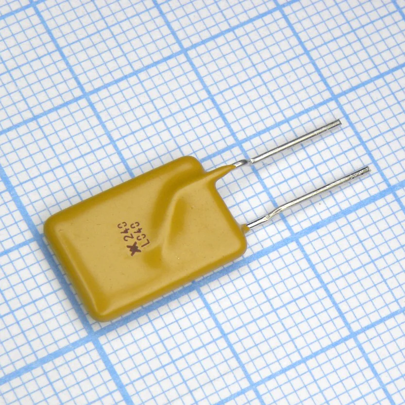 LVR040K - Самовосстанавливающийся предохранитель PTC 0.4A(hold) 0.9A(trip) 240V 5.5A 2W 24s 0.6Ohm Radial 11.5 X 3.8 X 20.9mm формованные выводы россыпь