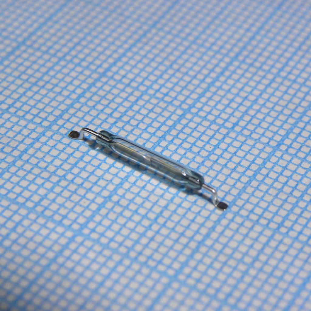 MK23-46-D-2 - Контакт герметичный нормально разомкнутый 0.5A, 200В для поверхностного монтажа