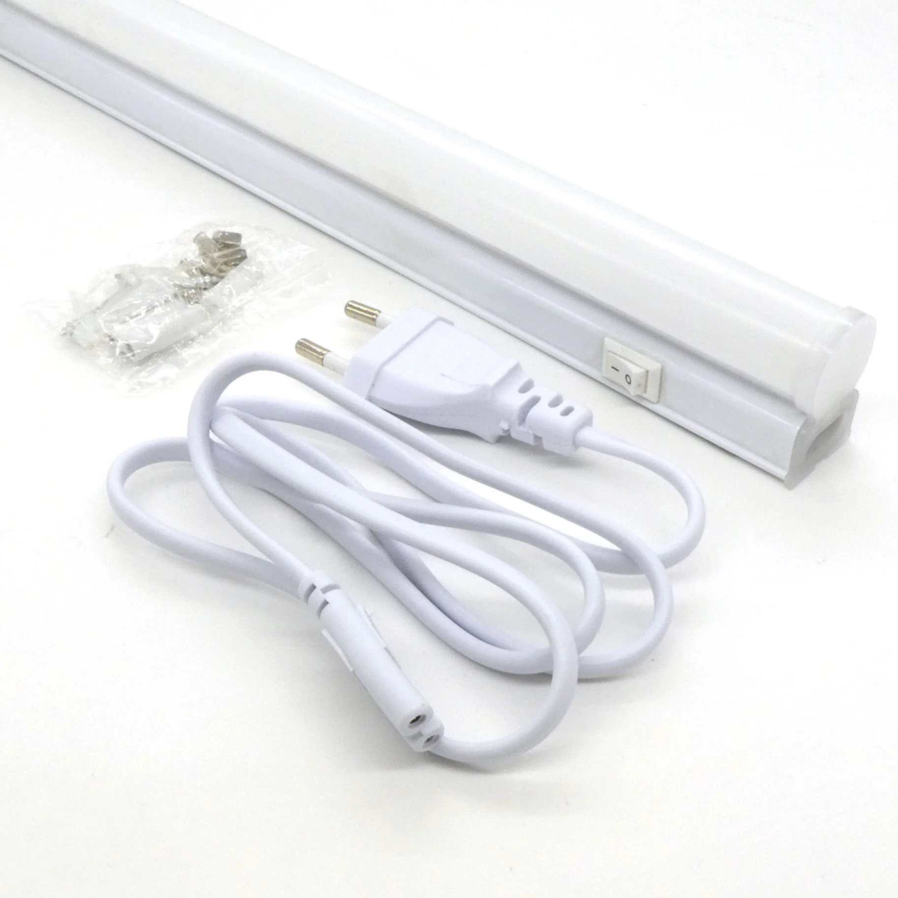 Светильник LED линейный с выкл.   5W - Светодиодный светильник, выключатель на корпусе, сетевой шнур, гибкий соединитель-шнур, жесткий соединитель, установочный крепеж