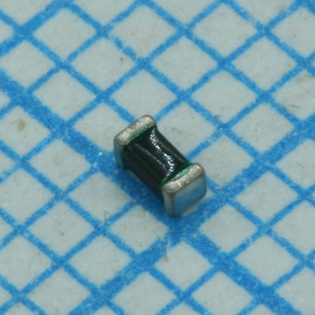 B82496C3121J - ЧИП-индуктивность высокочастотная лазерной намотки 0.12мкГн ±5% 25.2МГц 5Q-Фактор керамика с медным покрытием  0.16A 3Ом 0603 автомобильного применения