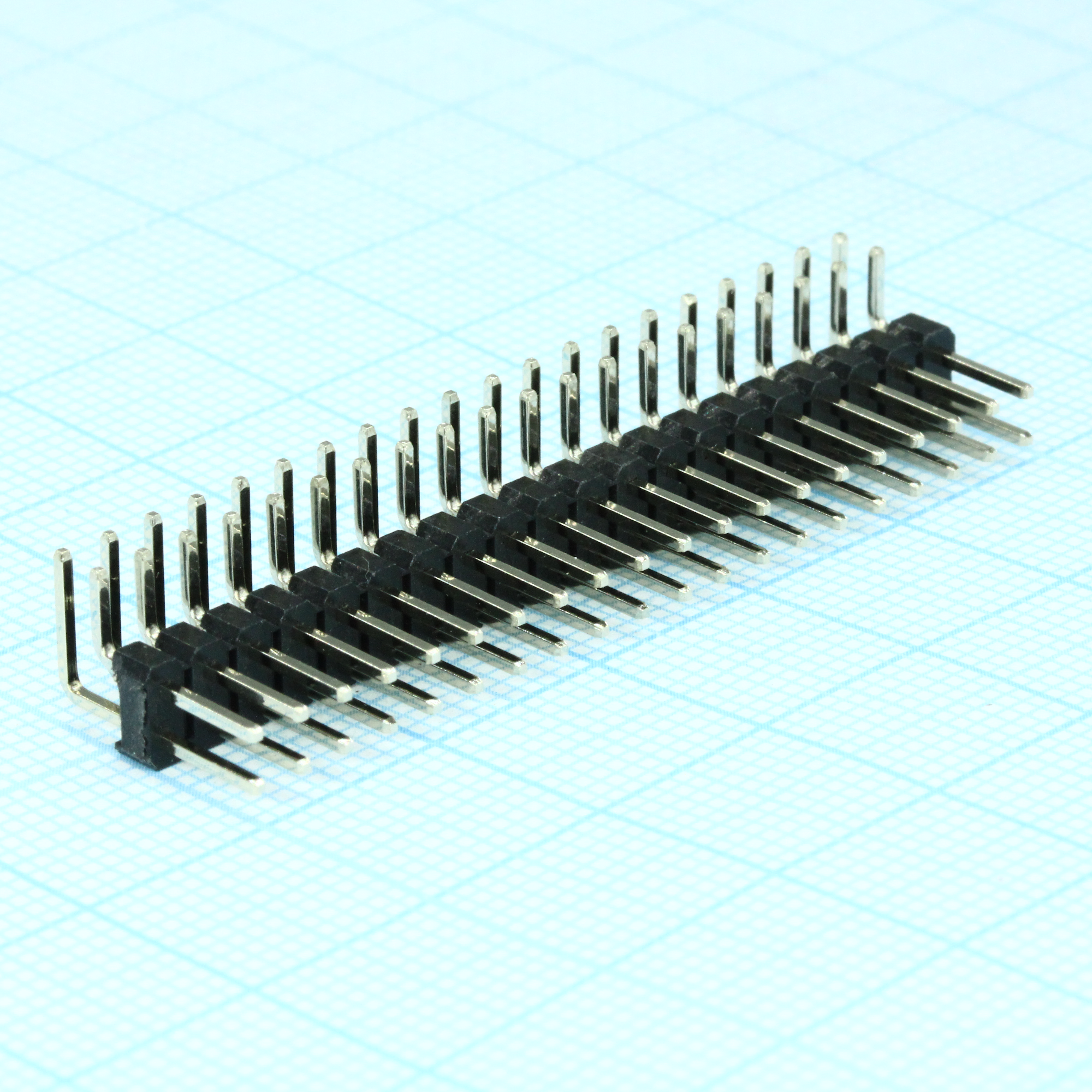 DS1022-2X20RF11-B - Соединитель штыревой, вилка на плату двухрядная угловая 40pin(2x20), шаг 2.54мм