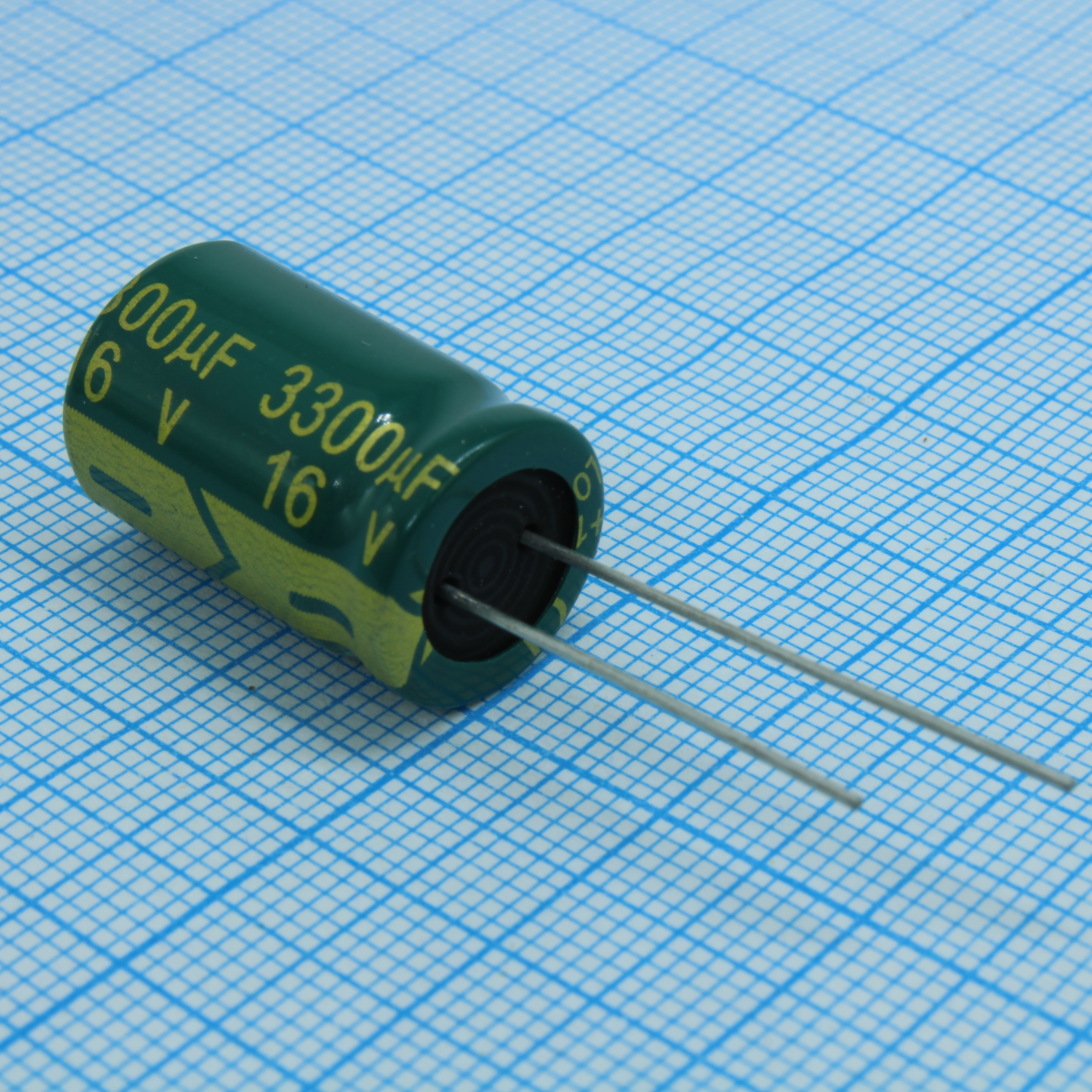 LF332M1CBKJ1321VGN - Конденсатор алюминиевый электролитический 3300мкФ 16В ±20% (13х21мм) радиальный 5мм 0.05Ом 2150мА 4000час 105°C россыпь