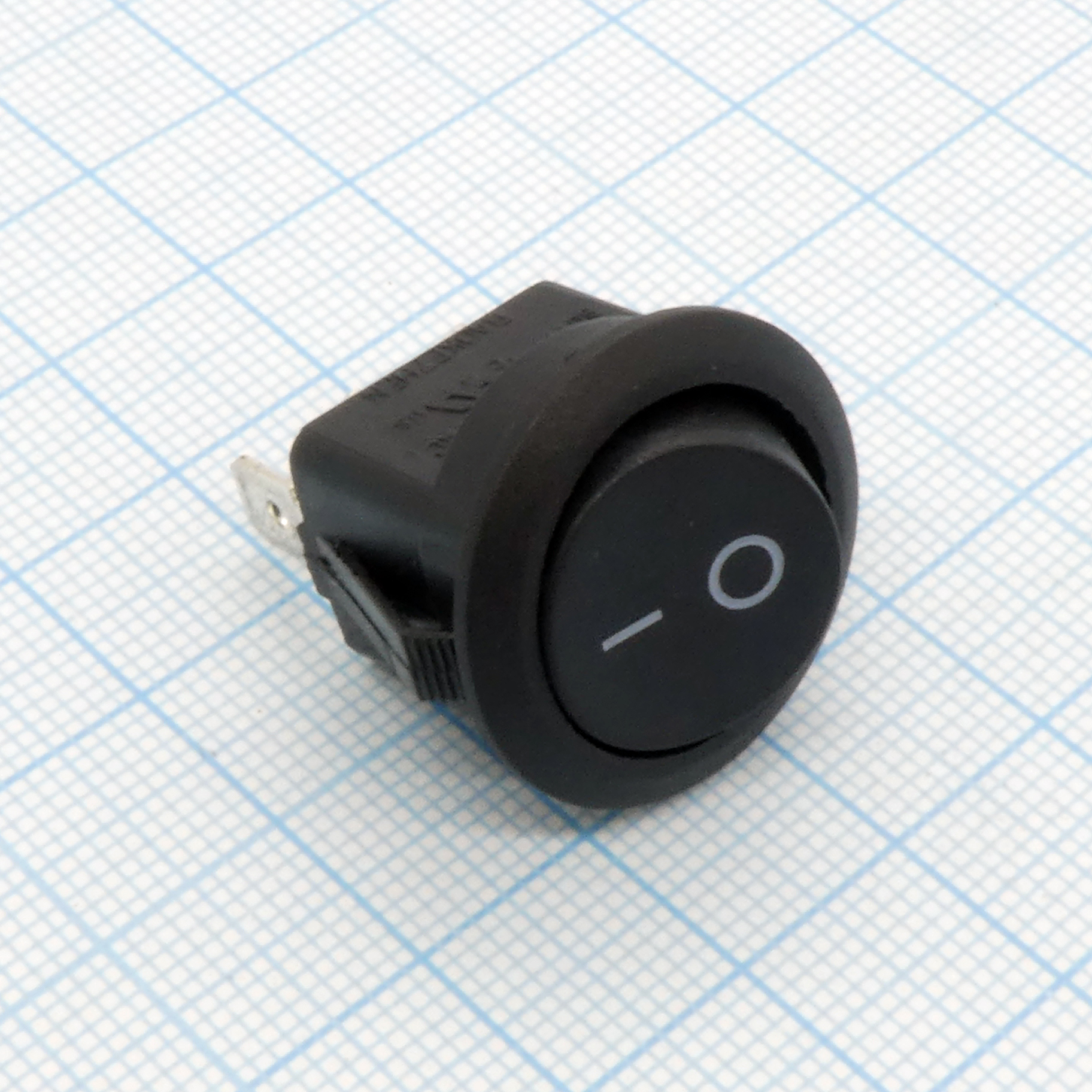 DS RWB-214N-102 ON-ON - 2 положения клавиши, 1 группа контактов на переключение, 250V 6A, ширина контактов 4.8мм