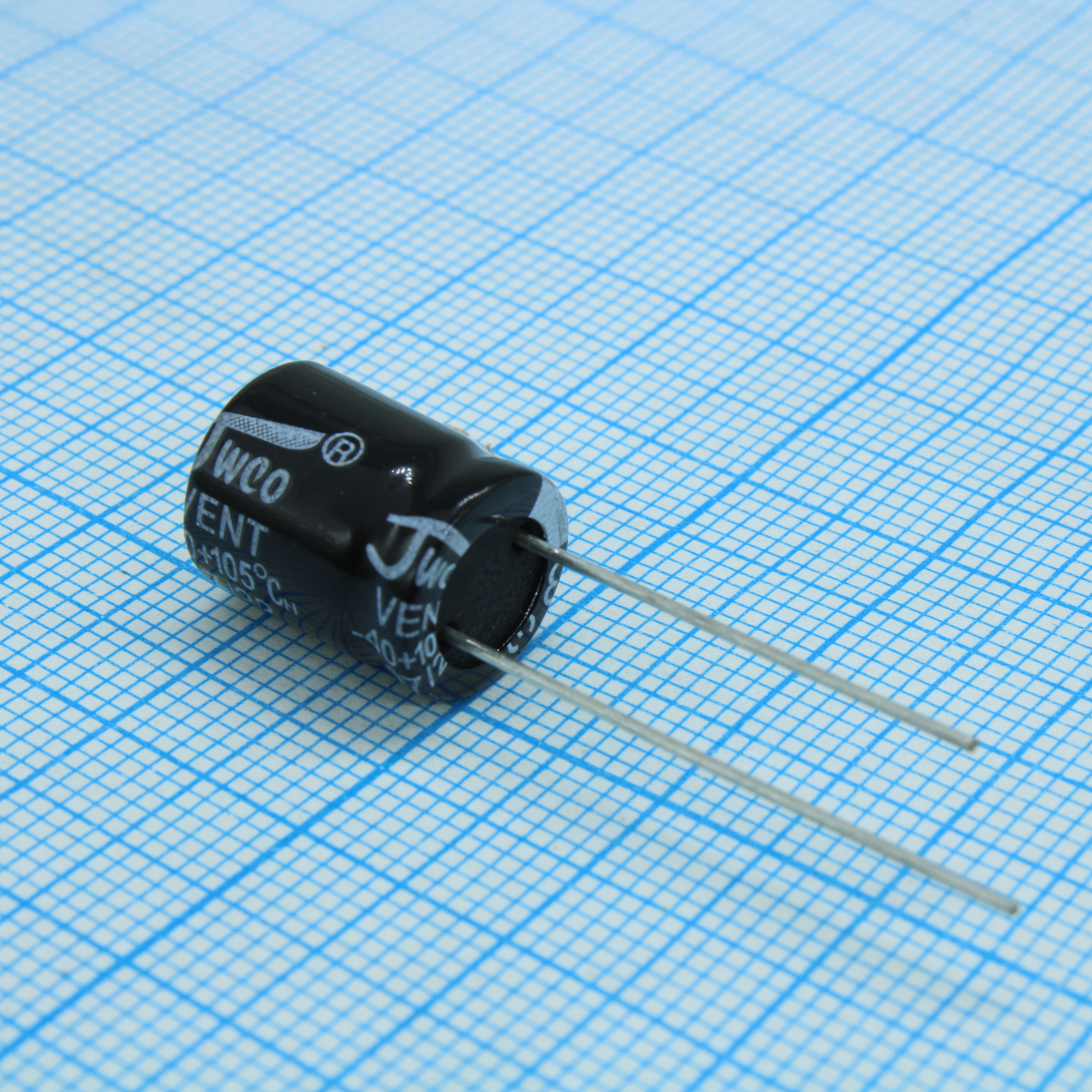 KM331M1VBKJ1013VBK - Конденсатор алюминиевый электролитический 330мкФ 35В ±20% (10х13мм) радиальный 5мм 450мА 2000часов 105°C россыпь