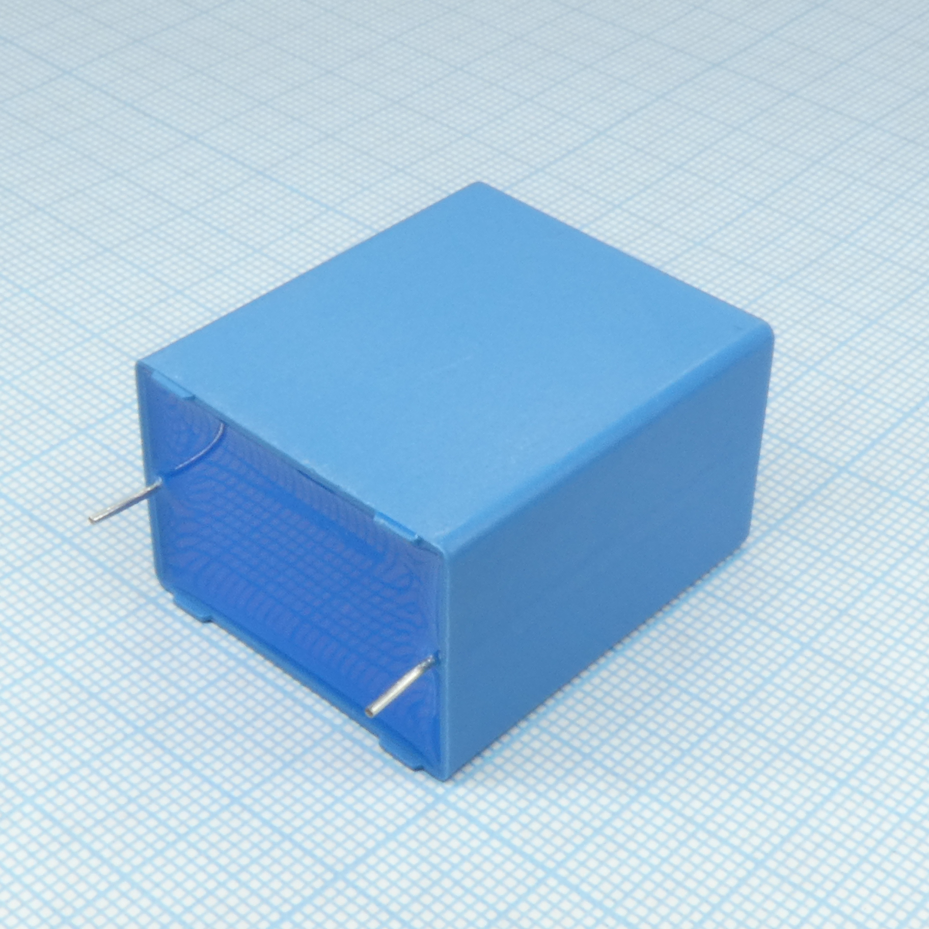 B32774D4226K - Конденсатор металлоплёночный полипропиленовый 22мкФ ±10% 450В (31.5 X 22 X 36.5мм) шаг выводов 27.5мм 0.005Ом 105°С россыпь