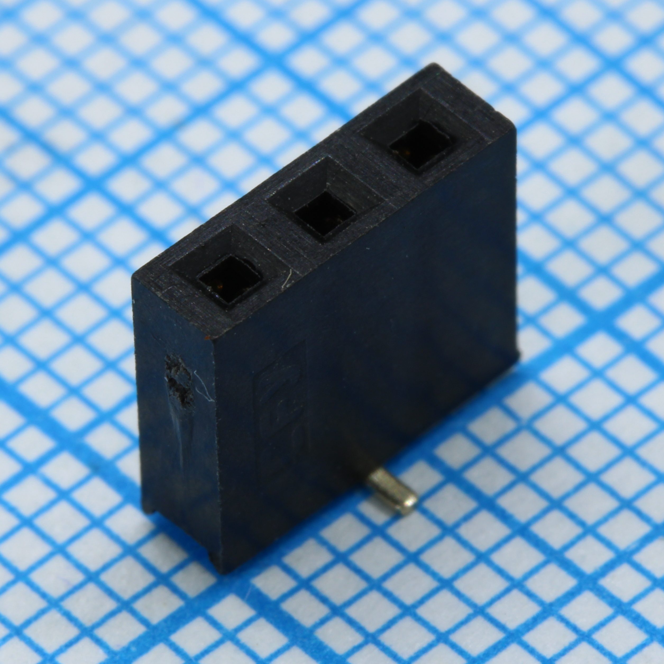 DS1023-10-1X3B82XTX - гнездо на плату однорядное 1х3 шаг 2,54 SMD