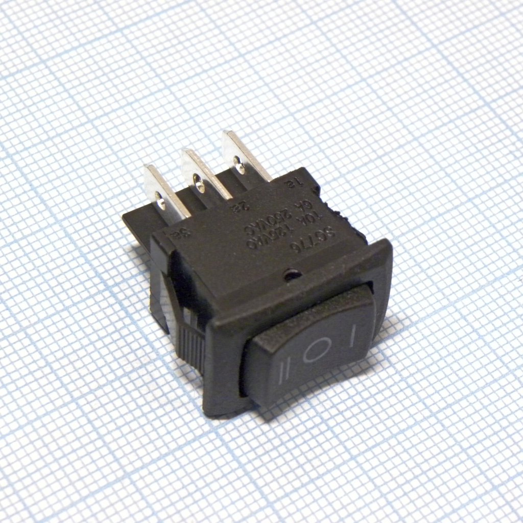 DS SC-776 (ON)-OFF-(ON) - 3 полож. 6 конт. 250V/8(3)А без фиксации в крайних положениях