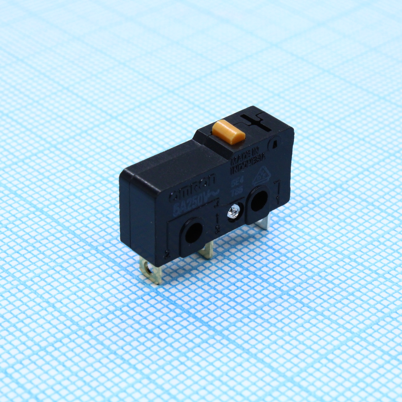 SS5F - Микропереключатель одна контактная группа на переключение 5А