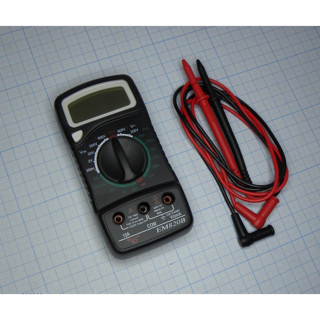 EM-820B - Цифровой мультиметр имеющий функцию DATA HOLD,  тест диодов, транзисторов, измерение тока, напряжения, сопротивления и других параметров.