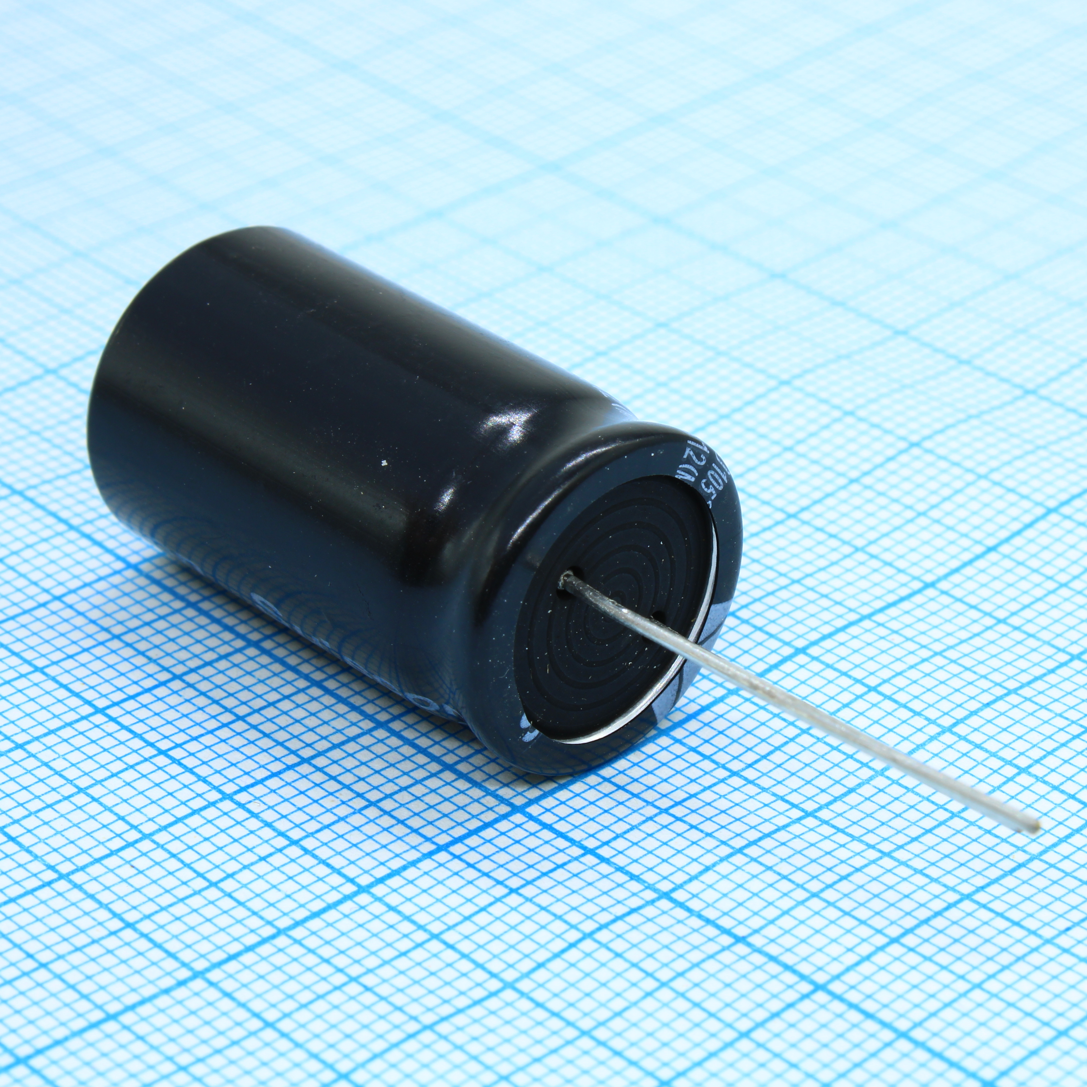 SE450M470K32PKKKS00R - Конденсатор алюминиевый электролитический радиальный 47мкФ 450В 360mA 18*32 P:7.5мм 365мА 5000ч 105С