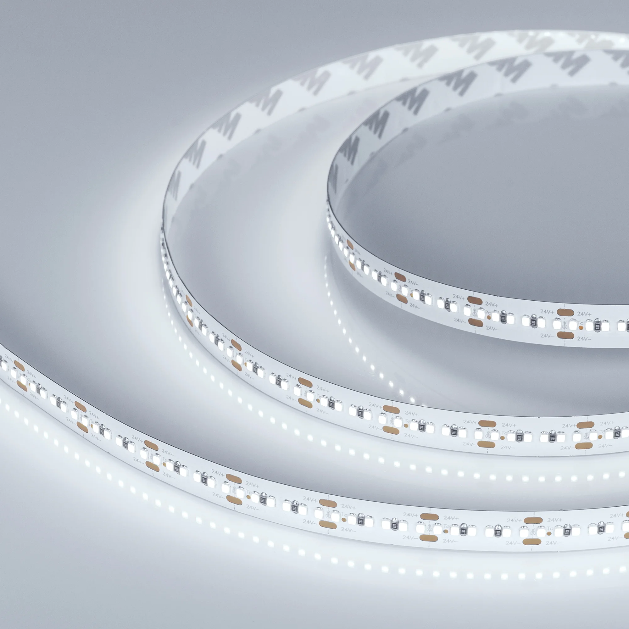 Лента MICROLED-M300-10mm 24V White6000 (21.6 W/m, IP20, 2216, 5m) 023586(2) - Светодиодная лента MICROLED-M300, открытая. Светодиоды 2216, 300 шт/м (1500 шт на 5 м), белая плата, ширина 10 мм, скотч 3M. Цвет БЕЛЫЙ 6000 K, цветопередача CRI>90, угол 120°. 