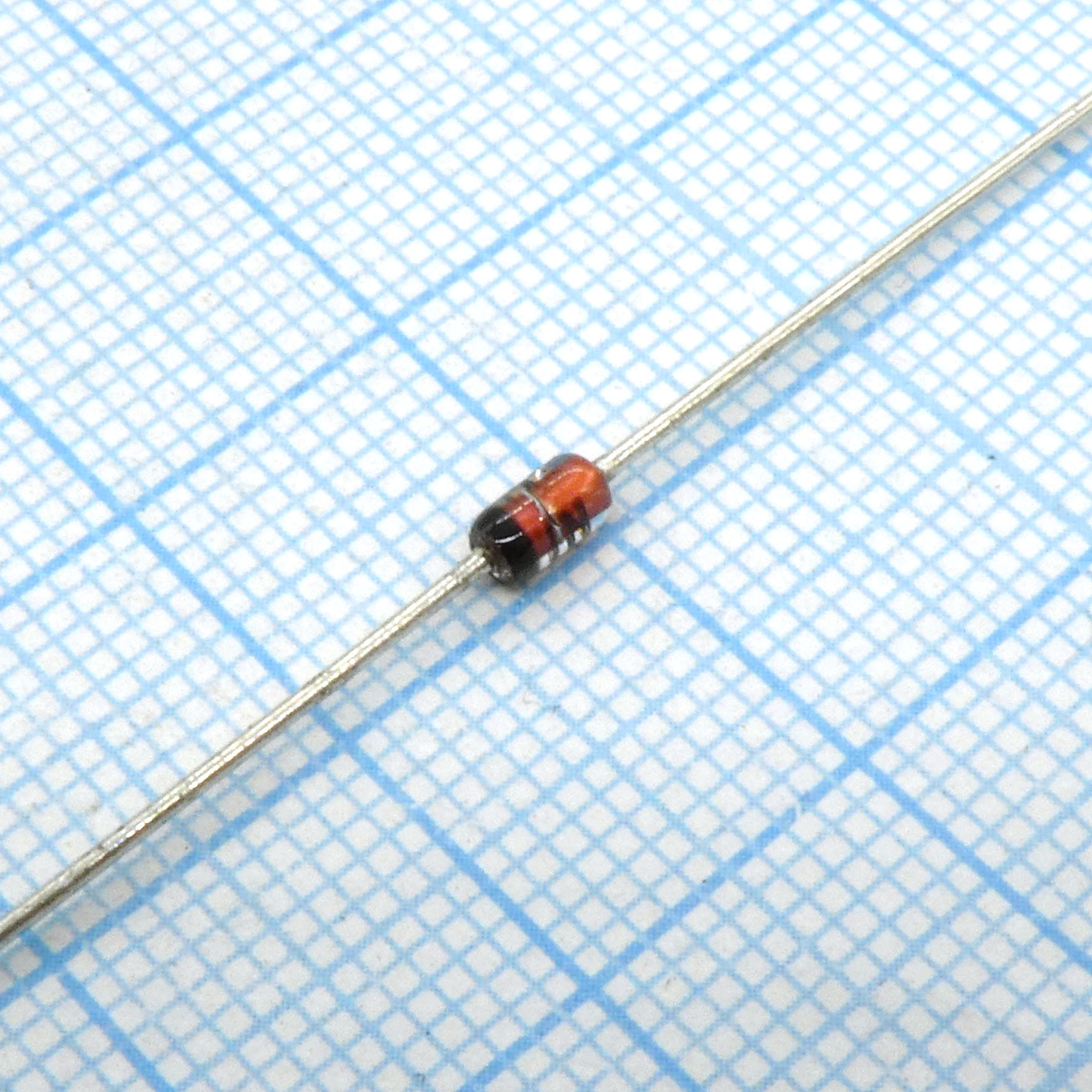 1N4744A   (15V) - Стабилитрон 1.0Вт 15В