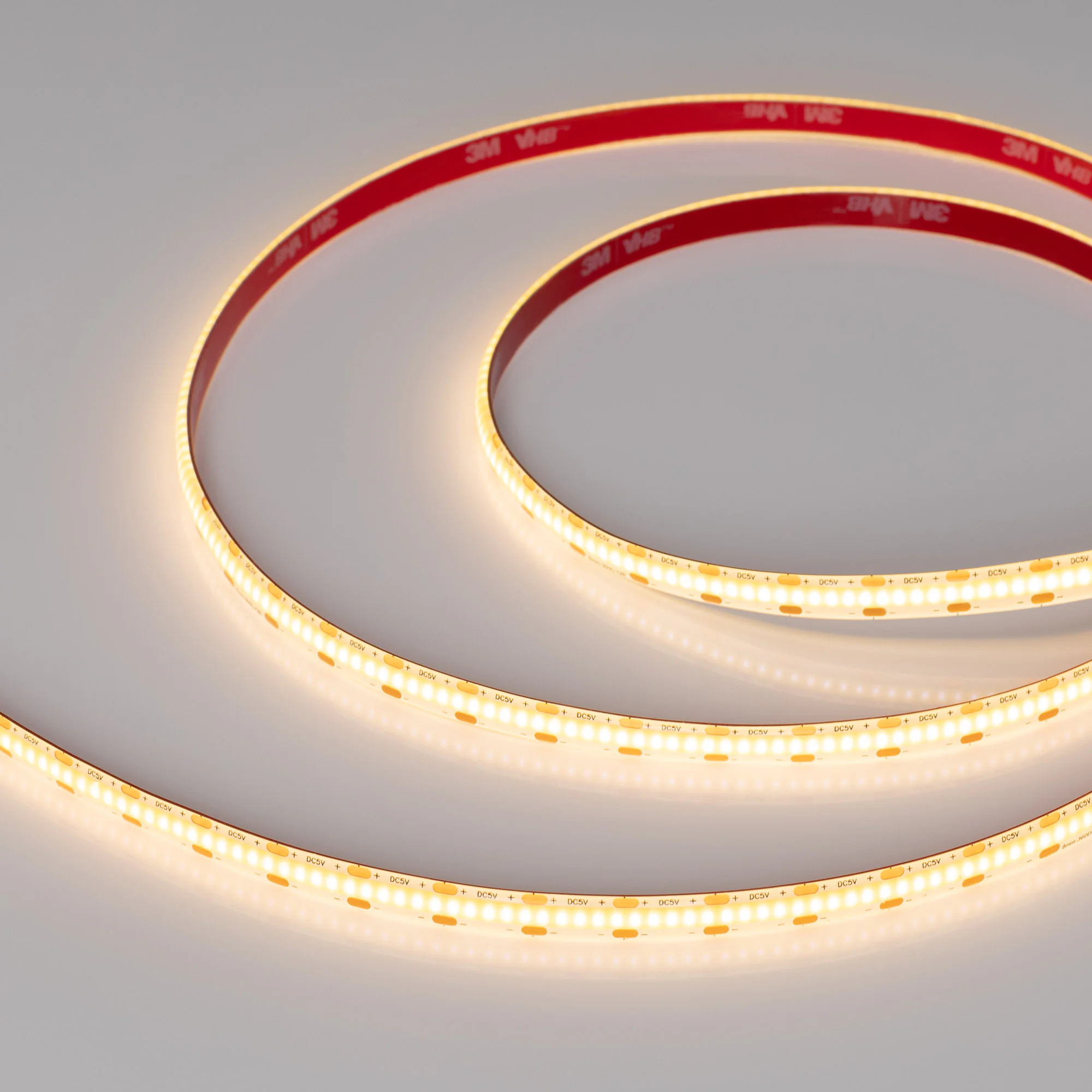 Лента герметичная COB-SE-X360-8mm 5V Warm2700 (5 W/m, IP65, CSP, 5m) 041710 - Лента COB сплошной засветки без видимых светодиодов, IP65 (SE - силиконовое покрытие). Светодиодов CSP 360 шт/м. Цвет свечения ТЕПЛЫЙ 2700K, высокий индекс цветопередачи CRI>90,