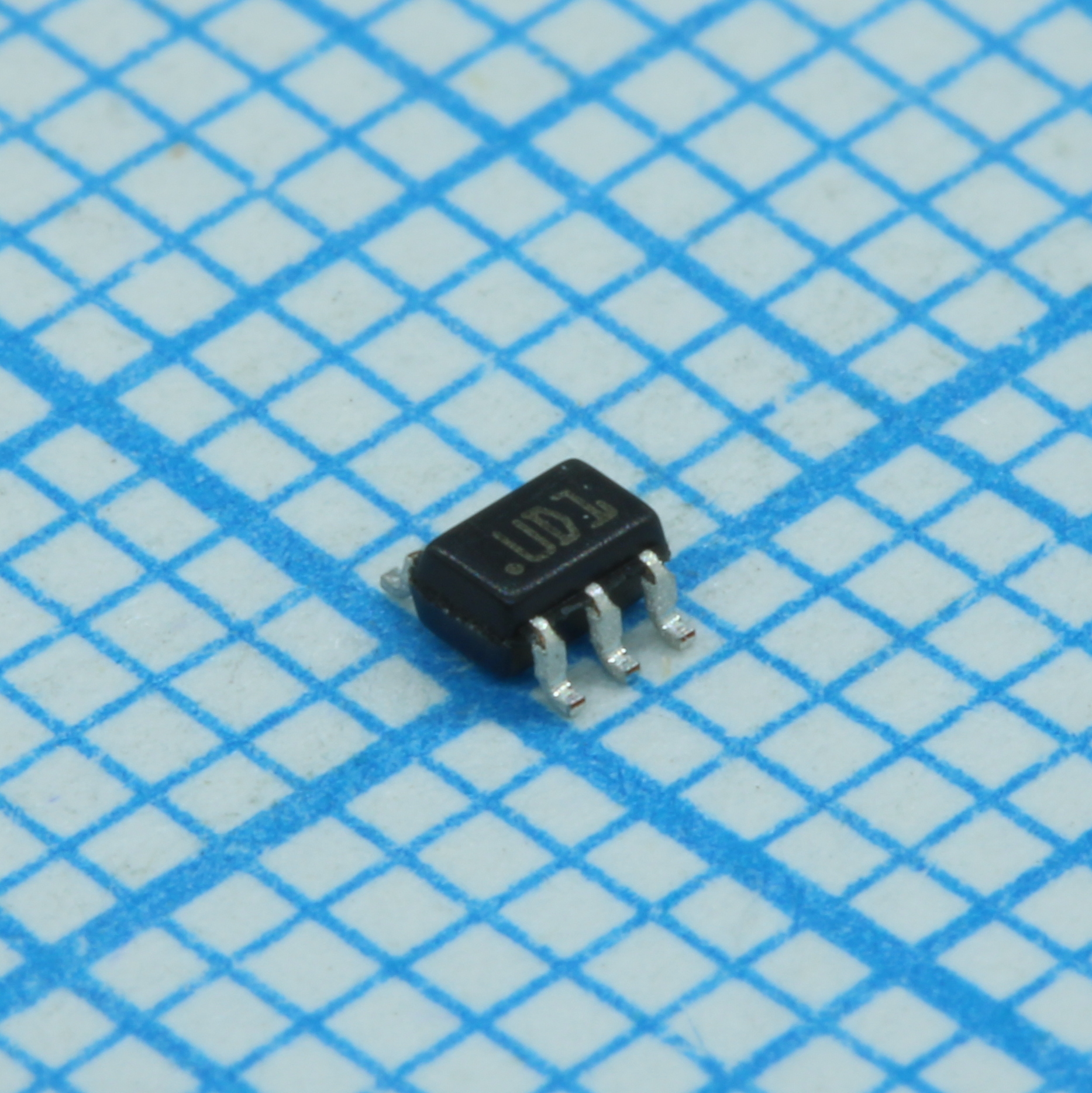 USBDF01W5 - EMI Filter Low Pass 30MHz to 1000MHz Gull Wing SMD Automotive