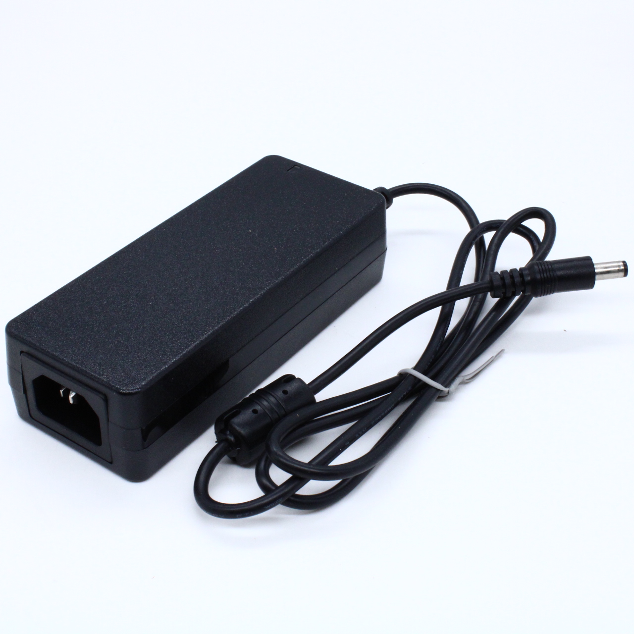 GST40A09-P1J - AC-DC, 40Вт, вход 90...264B AC, 47...63 Гц, 127...370B DC, выход 9B/4.45A, изоляция 3000В AC, 125x50x31.5мм, -30...+70°С, сетевой разъём IEC320-C14, выходной разъем 11, диам. 5.5х2.1мм