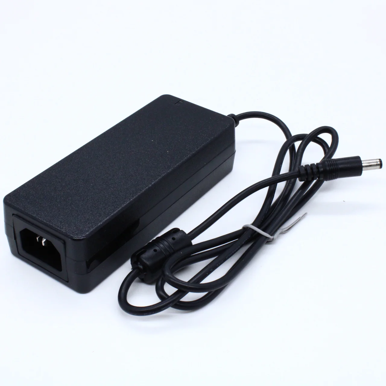 GST40A09-P1J - AC-DC, 40Вт, вход 90...264B AC, 47...63 Гц, 127...370B DC, выход 9B/4.45A, изоляция 3000В AC, 125x50x31.5мм, -30...+70°С, сетевой разъём IEC320-C14, выходной разъем 11, диам. 5.5х2.1мм