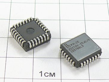 Микросхема PALCE22V10H-25JC/4