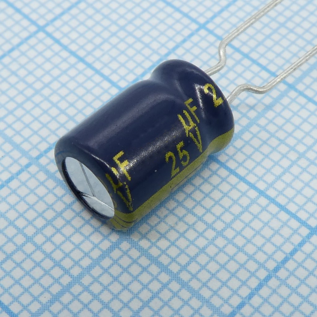 EEUFC2A471 - Конденсатор алюминиевый электролитический 470мкФ 100В 20% (16 X 40мм) радиальные выводы 7.5мм 1920мА 5000час 105°С автомобильного применения Россыпь