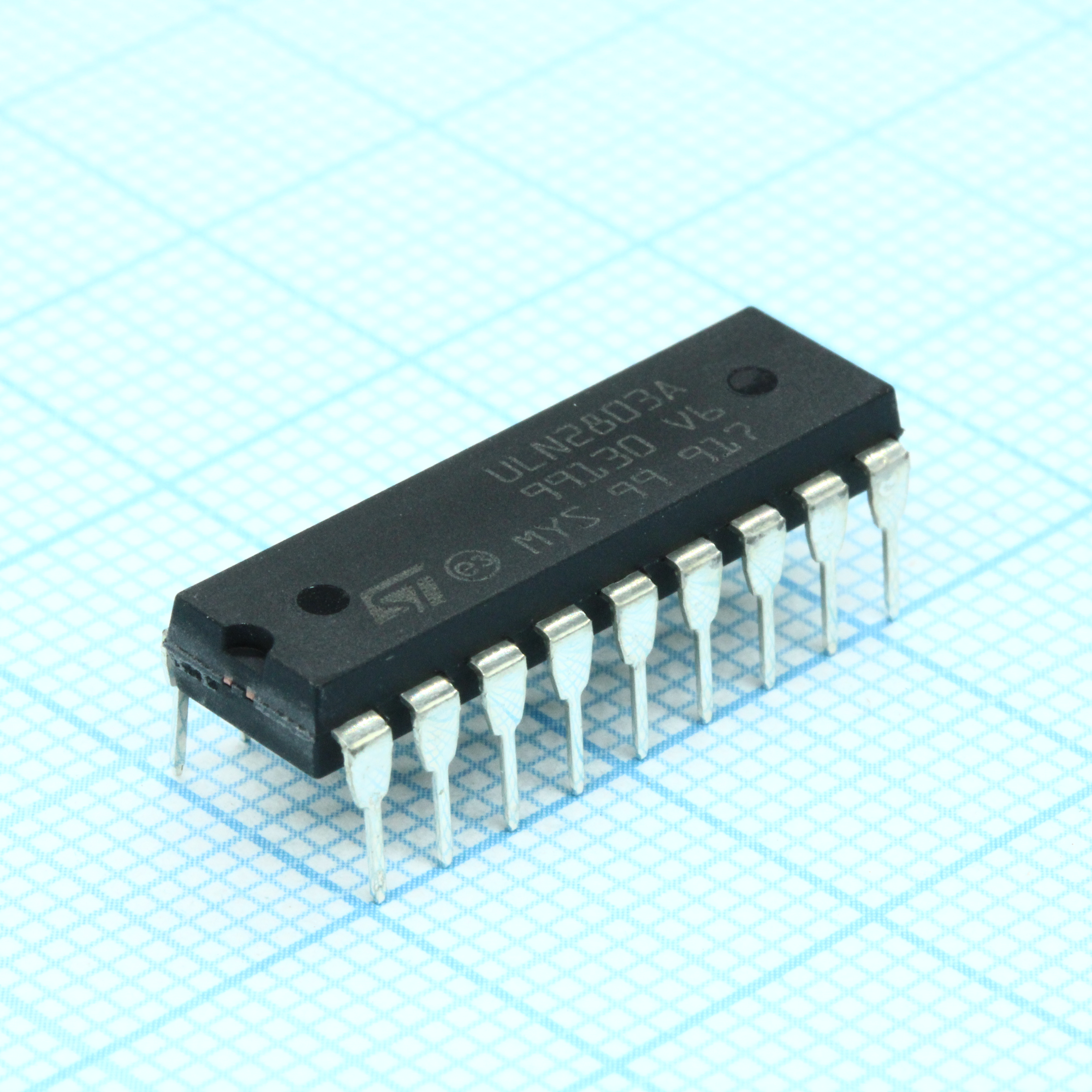 ULN2803A - Набор NPN транз. x 8  50V  0.5A  2.7kOhm input resistor for 5V TTL and CMOS