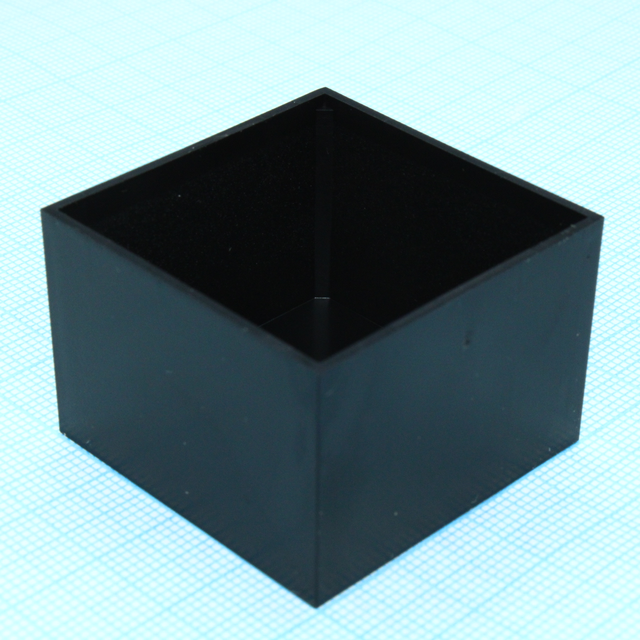 G383826B - Корпус под заливку компаундом черного цвета, производится из  пластика