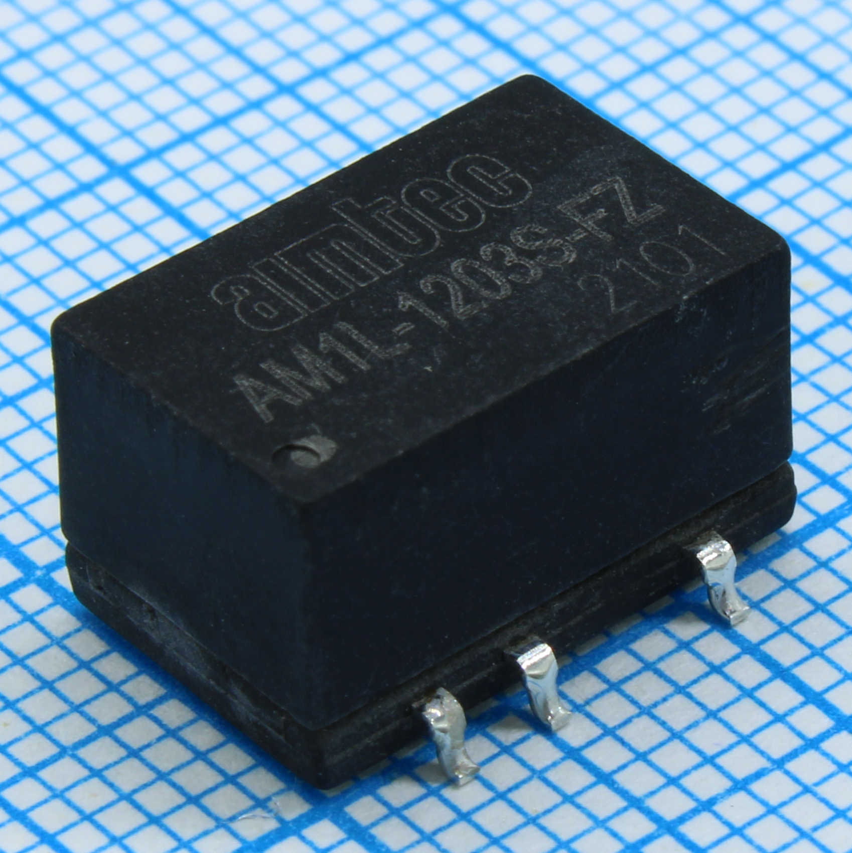 AM1L-1203S-FZ - DC/DC, 1Вт, вход 10.8…13.2В, выход 3.3В/0.3А, изоляция 1000В DC, КПД 75%,  для поверхностного монтажа, 13.6x11.4x7.85мм, -40…95°C, пластик