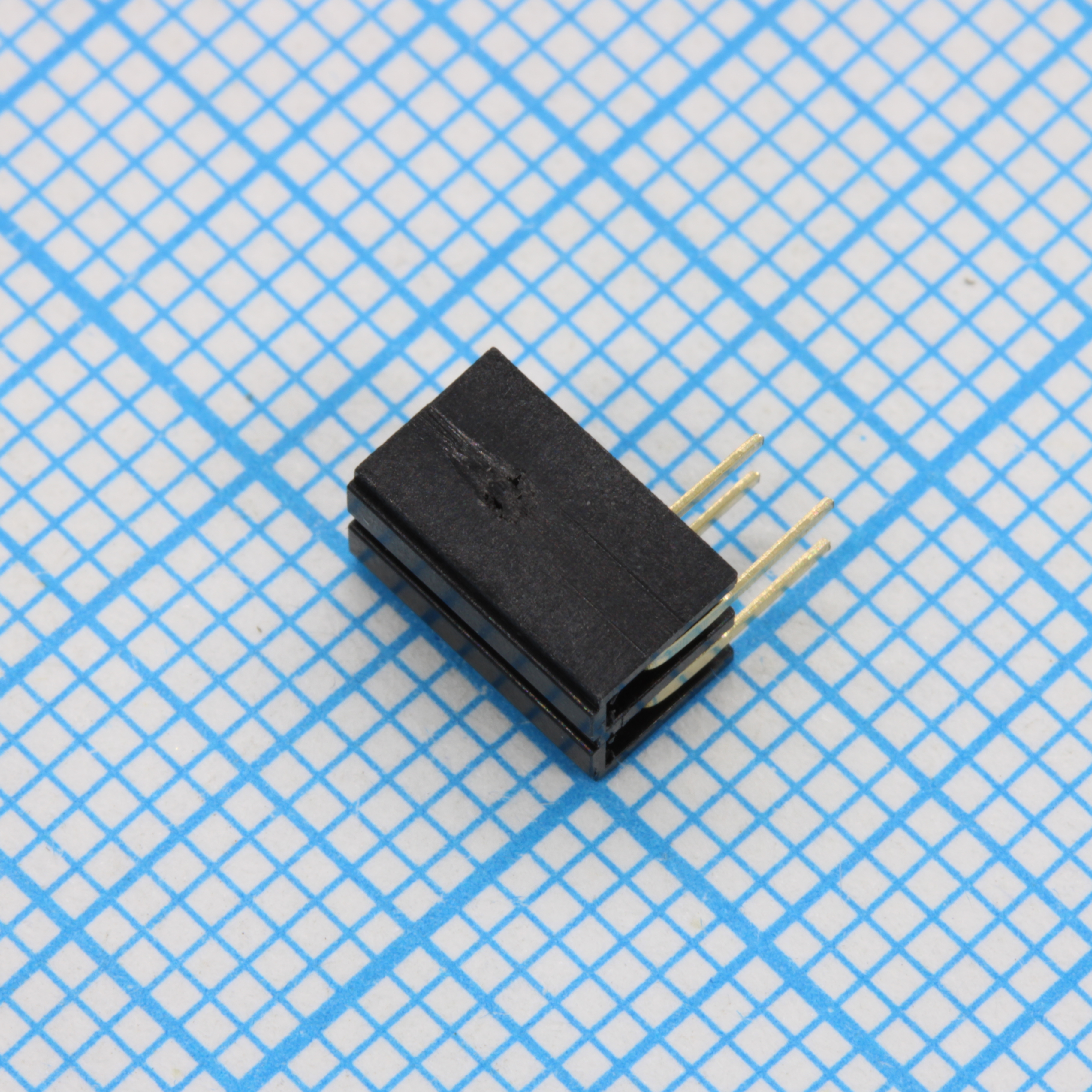 DS1026-13-2X2S8BR - Разъем на плату угловой (розетка) 2х2 контакта шаг 2 мм