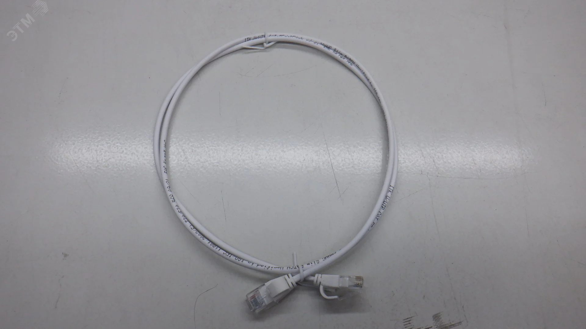 Патч-корд категории 5E UTP LSZH 1м slim колпачок с язычком белый PC08-C5EUL-1M-SL-WT