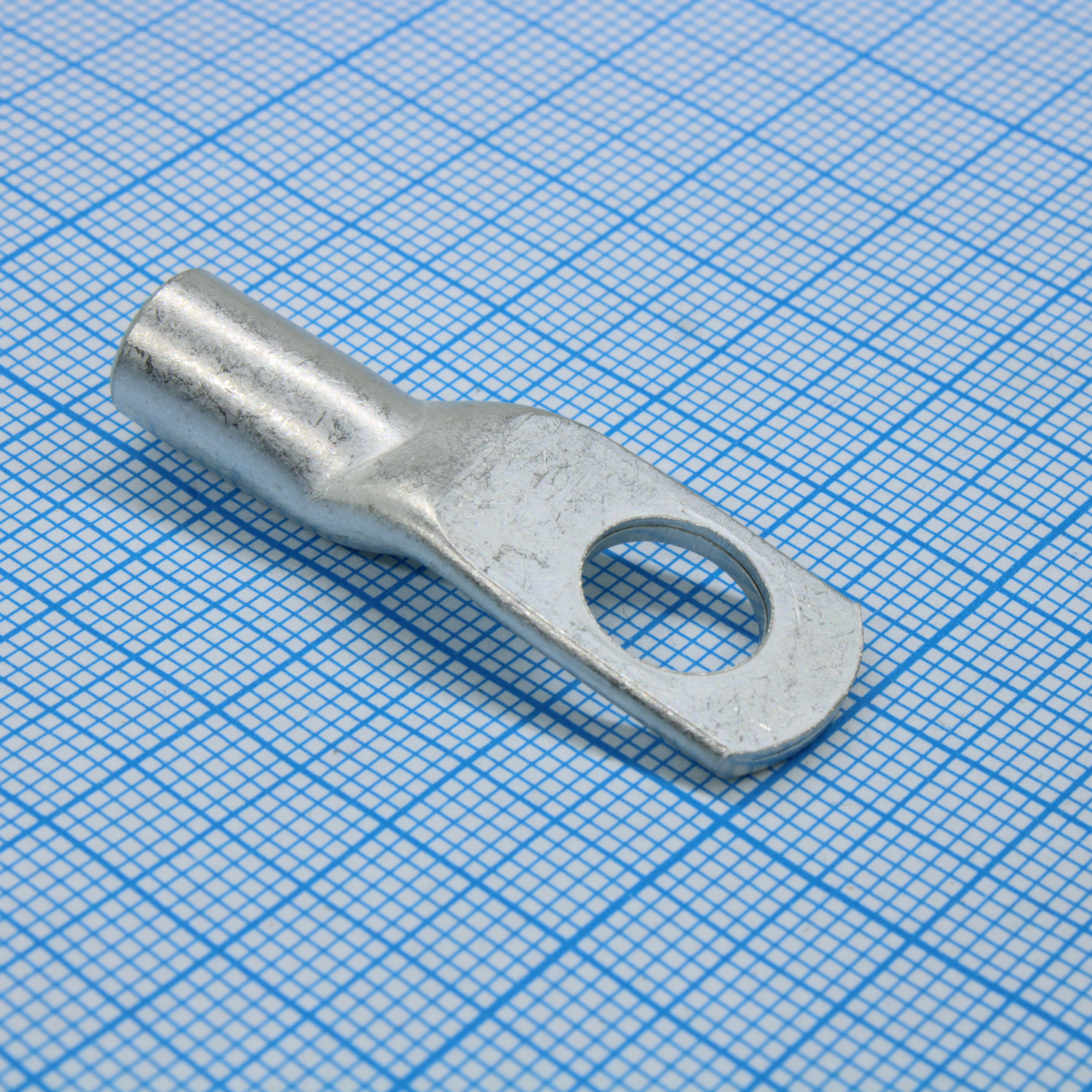 ТМЛС 16-8 - Наконечник кабельный медный луженый стандарта «КВТ» кольцевой М8 для опрессовки проводов сечением 16 мм2