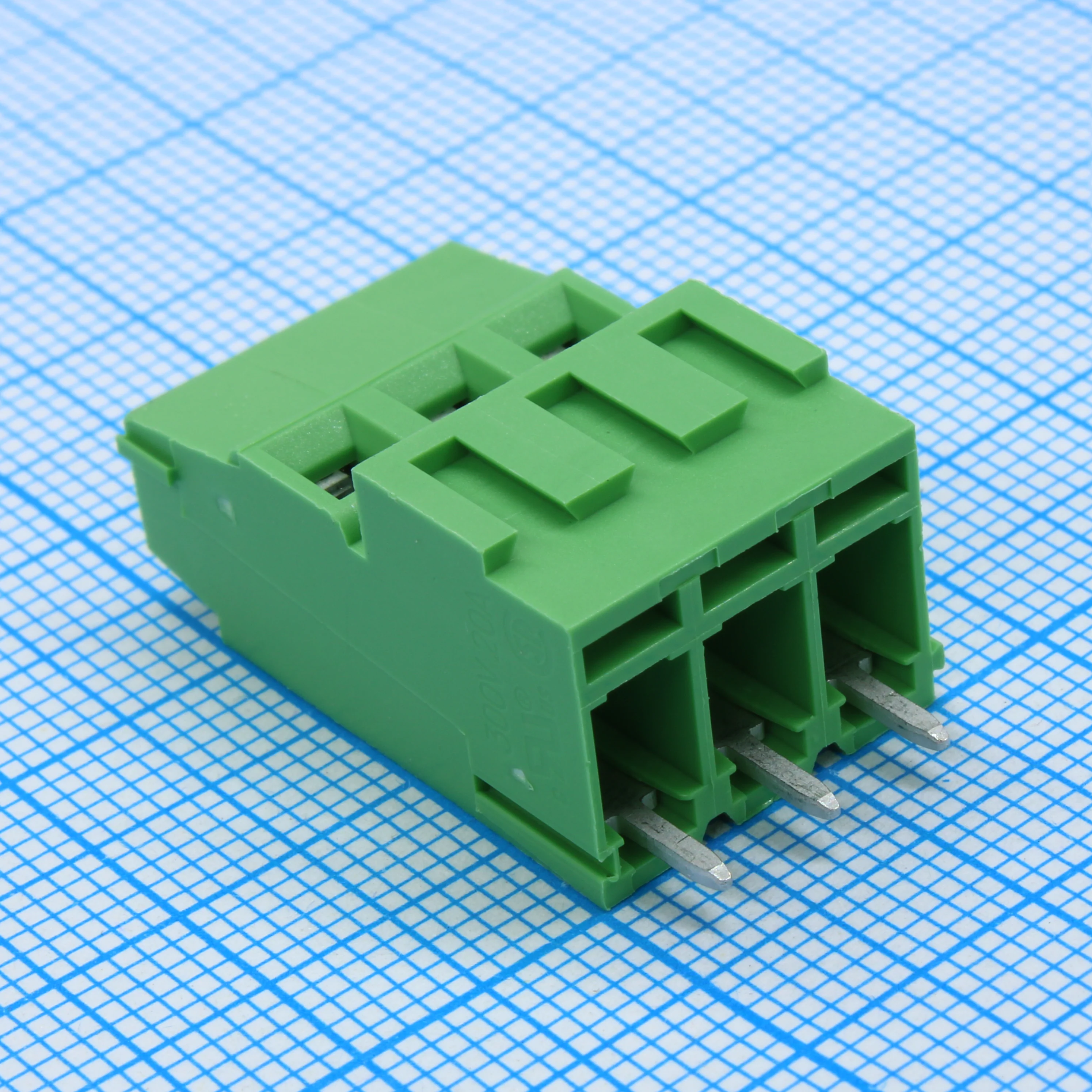 EEK500V-03P - Клеммник 3 конт. шаг 5.00 мм модульный, вертик. на плату, H = 25.2 мм, микролифт (пров. 24-12AWG/ до 2.5 кв.мм), до 300В/20А, зеленый изол.