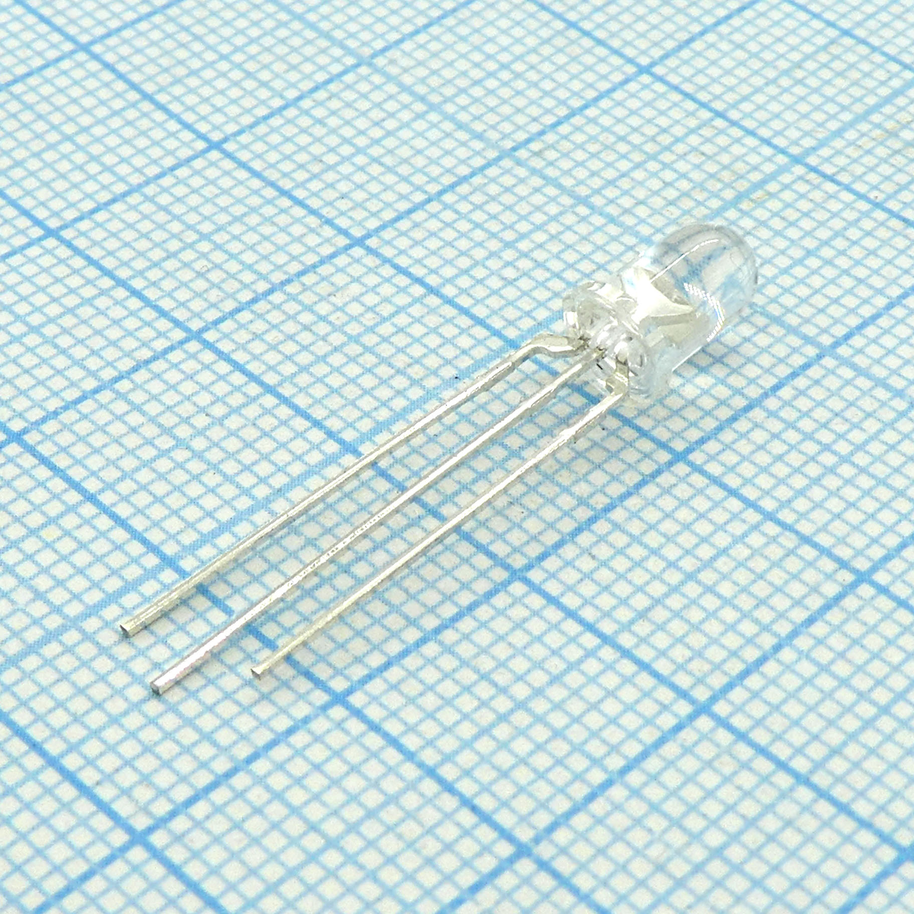 L-59SURKSGC - Светодиод 5мм/красный/630нм/900-1600мкд - зеленый/568нм/70-200мкд/прозрачный/24°