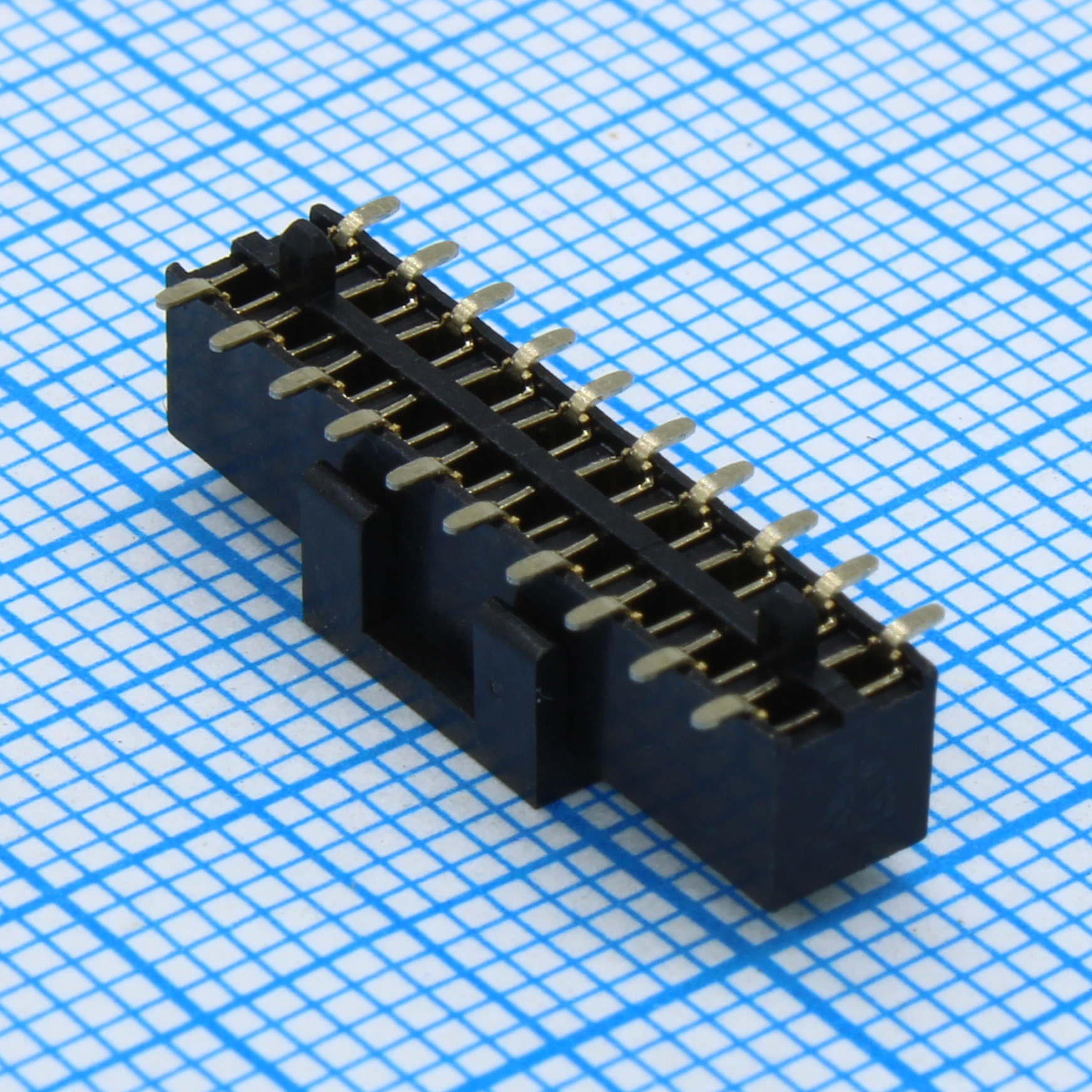 DS1026-09-2X10S8BSSRS - гнездо на плату 2 ряда по 10 контактов шаг 2мм smd