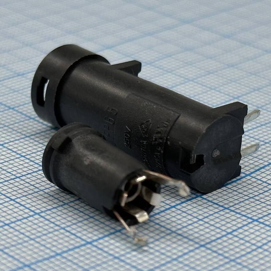 3101.0050 - Держатель предохранителя  5*20mm, закрытого типа, монтаж на плату горизонтальный